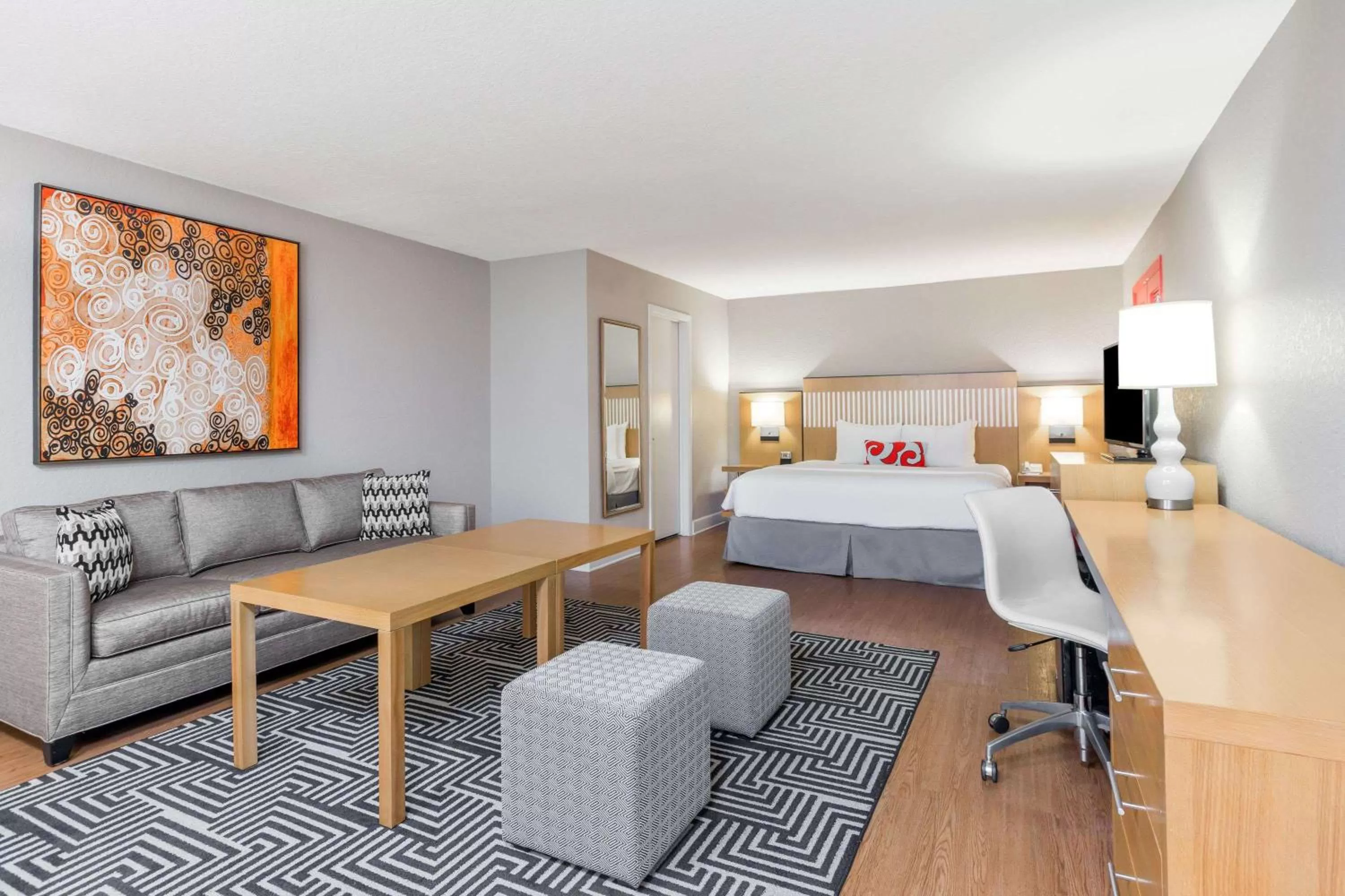 Junior King Suite in Wyndham Orlando Resort International Drive