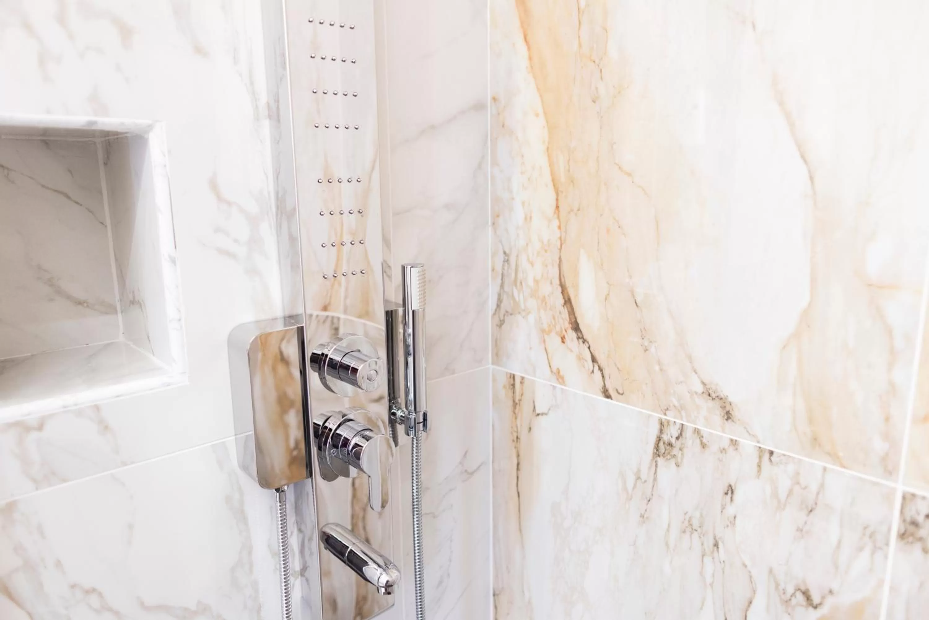 Shower in B&B i MORI