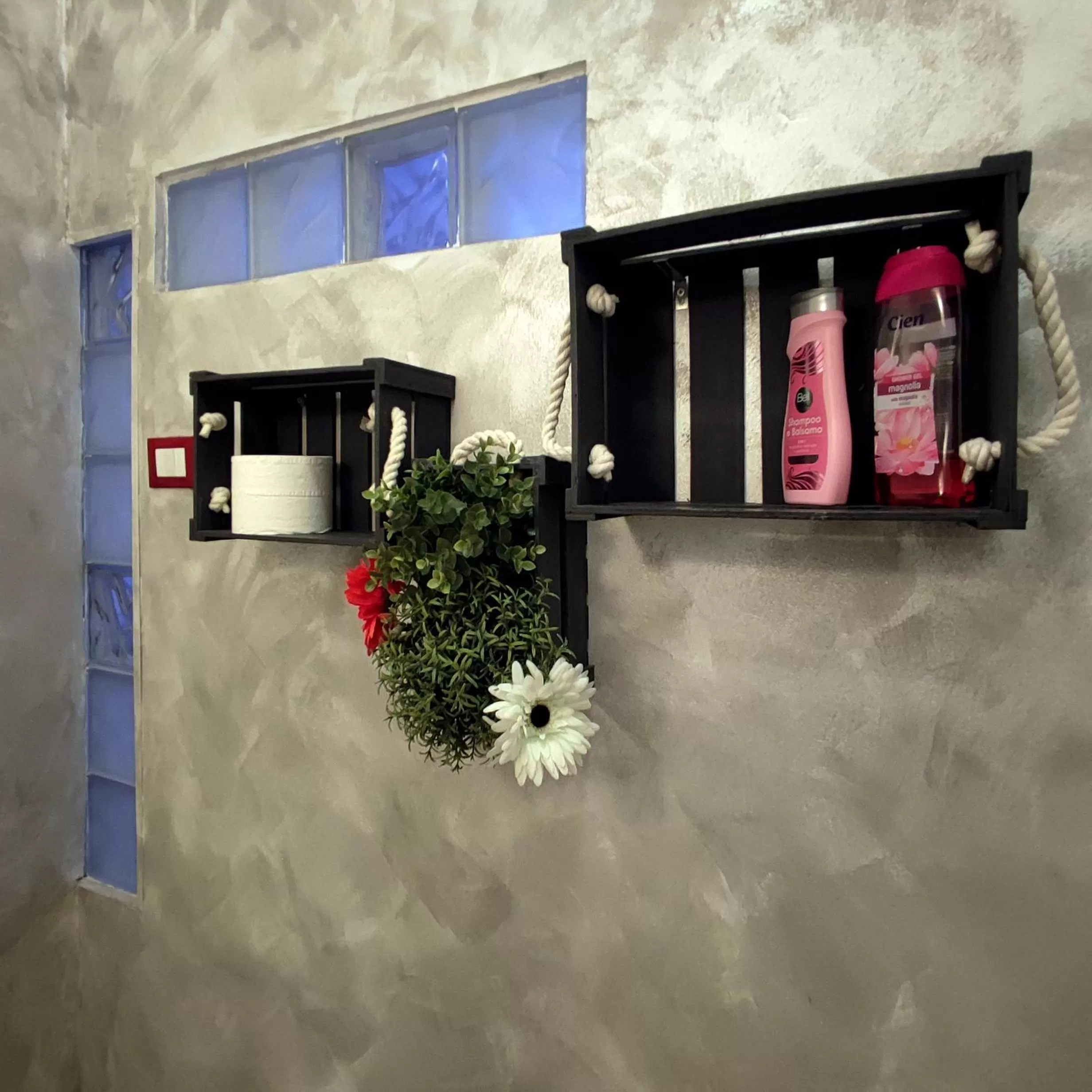 Bathroom in Bed & Chic bed & breakfast