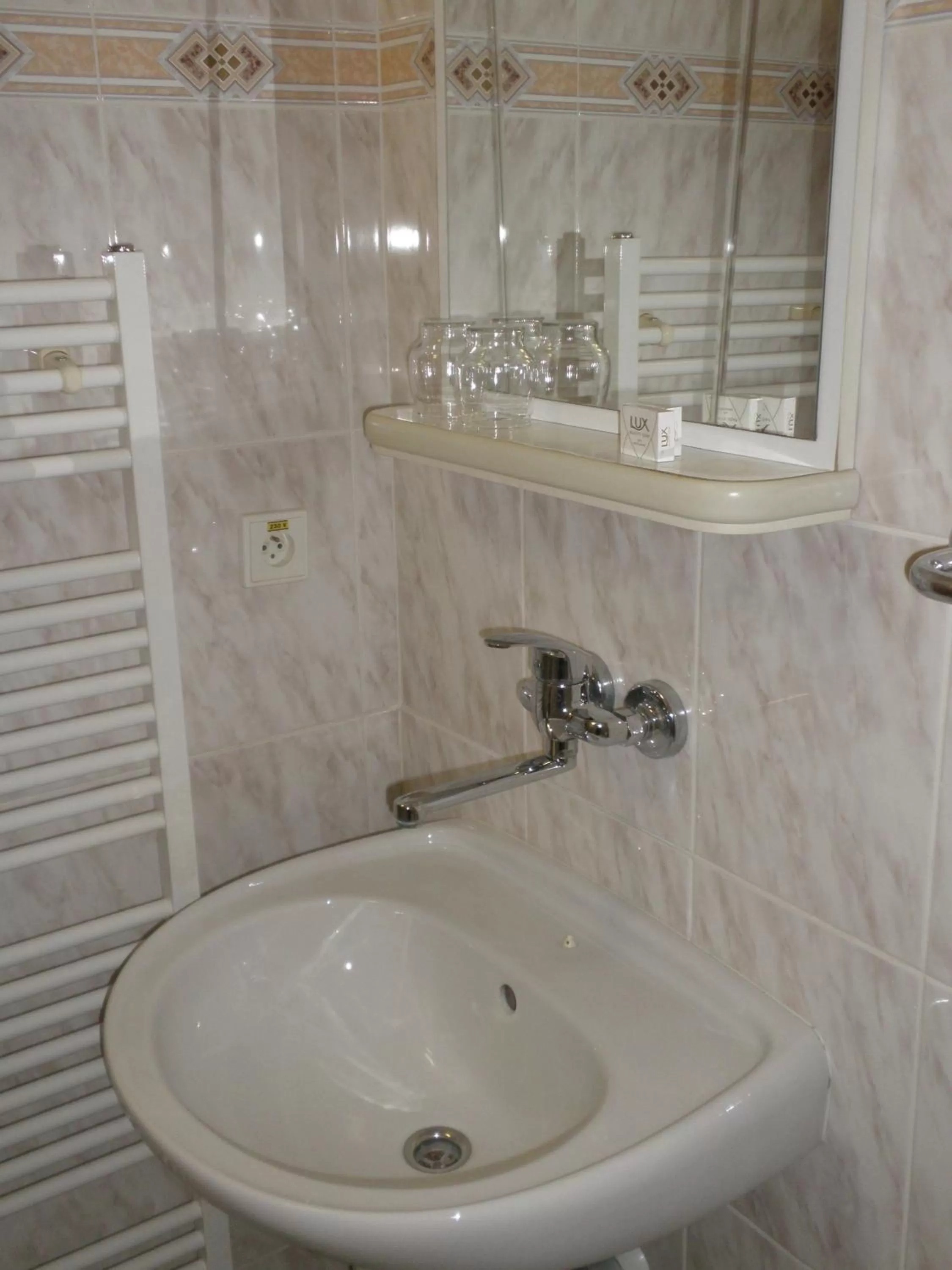 Bathroom in Hotel Le Café