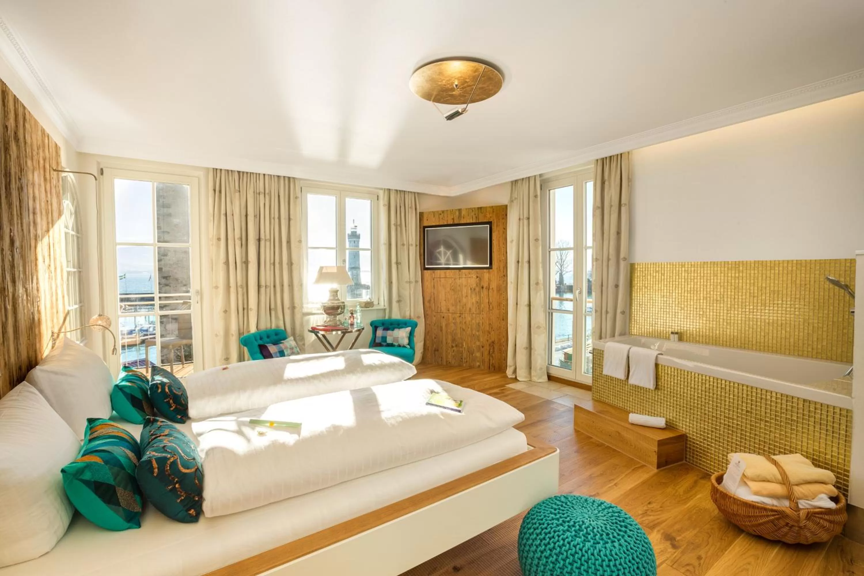 Photo of the whole room, Bed in YachtHotel Helvetia Spa- und Wellnessdomizil