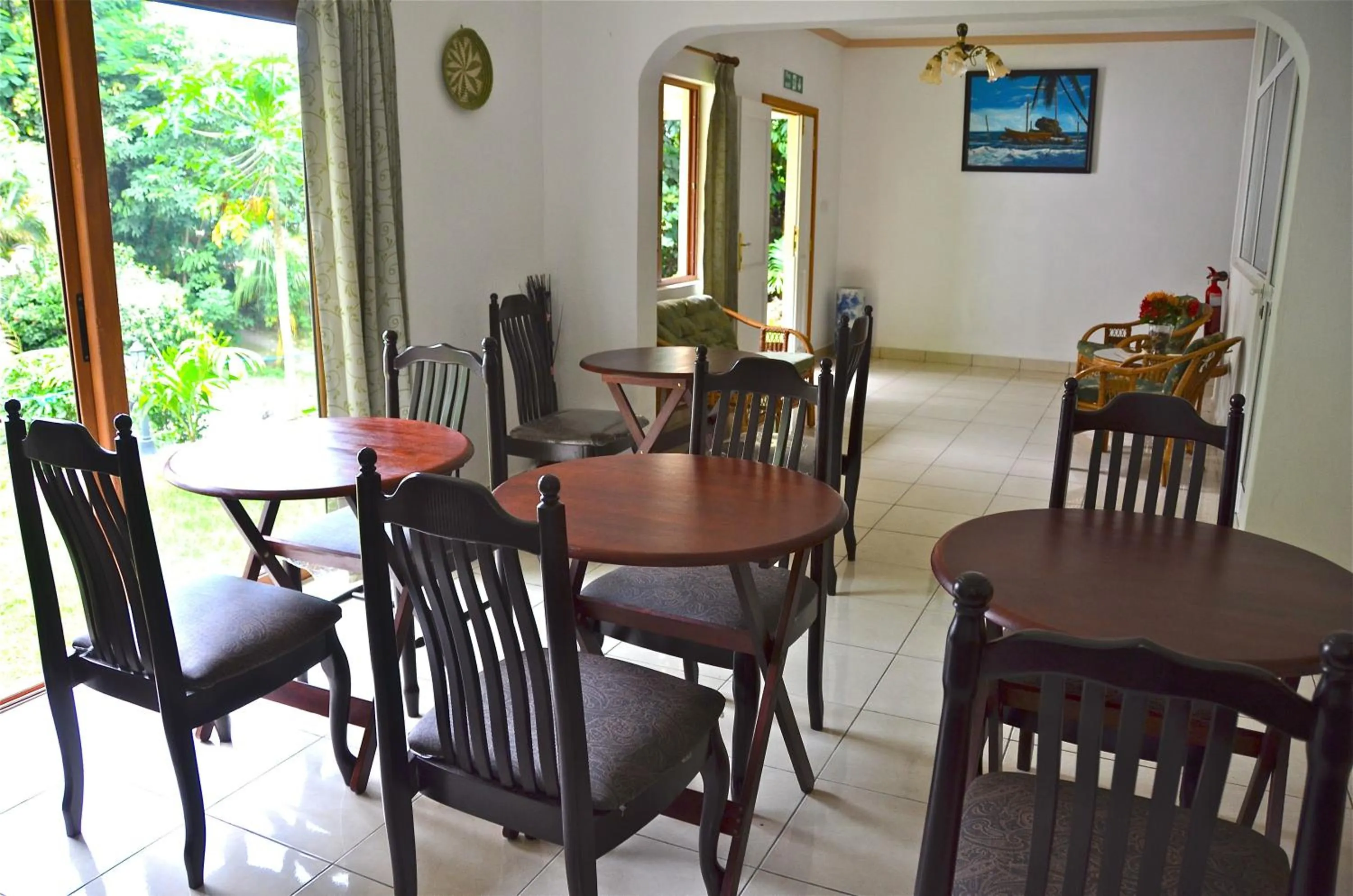 Restaurant/places to eat in Forest Lodge