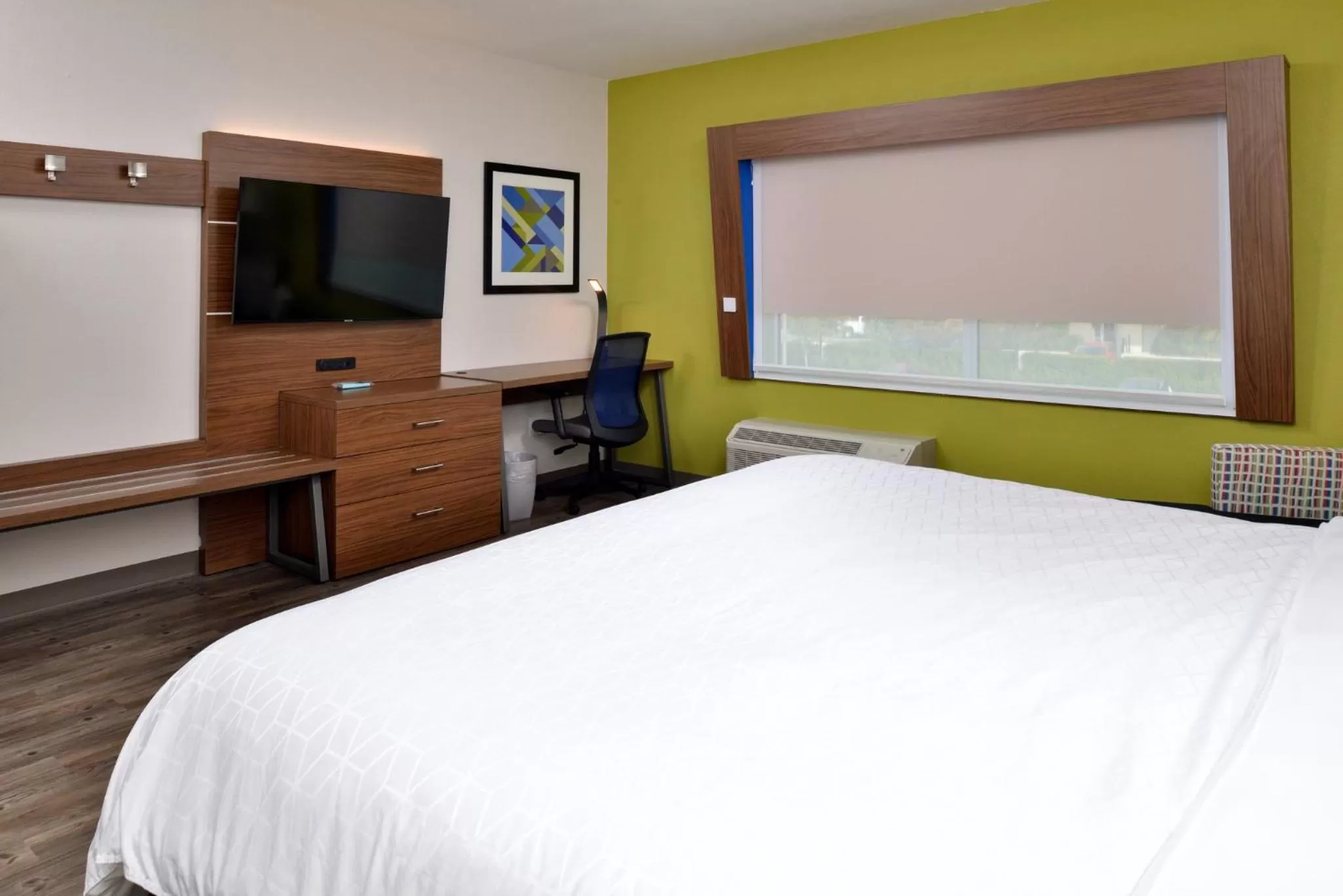 Photo of the whole room, Bed in Holiday Inn Express Orlando - South Park by IHG