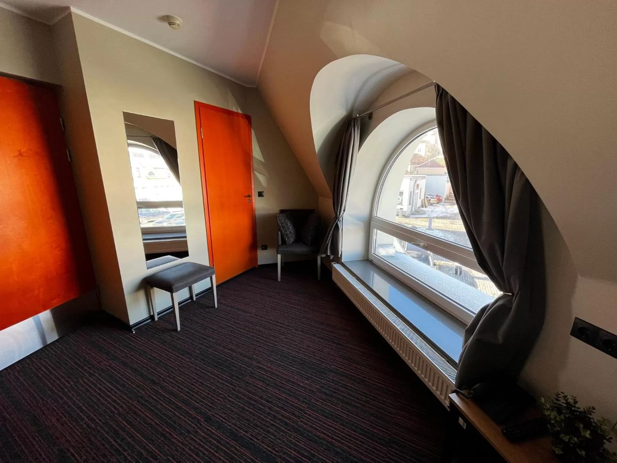 Seating area, Bed in Braavo Spa Hotel