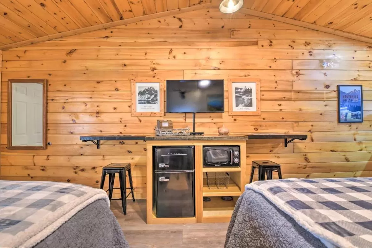 Bed in The Lodge Nantahala River