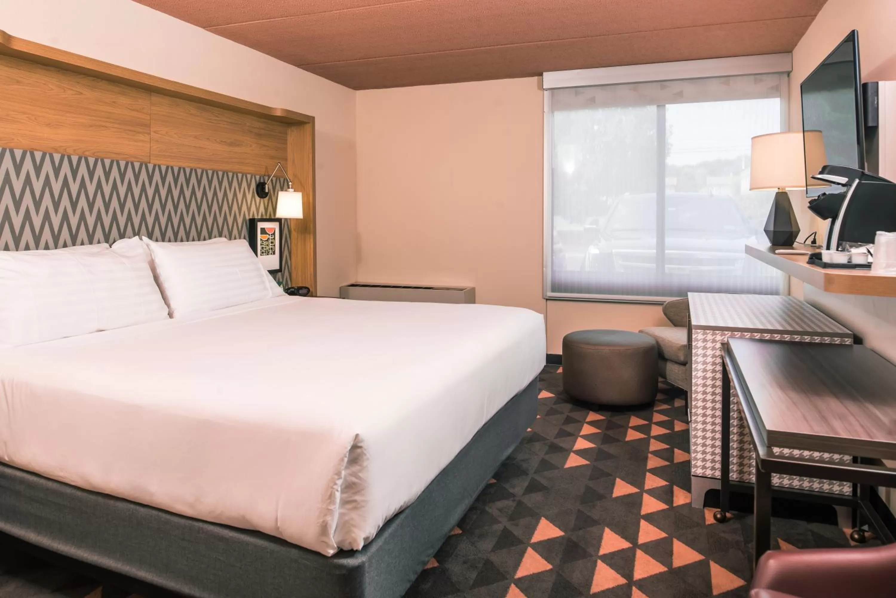 Photo of the whole room, Bed in Holiday Inn Auburn-Finger Lakes Region by IHG