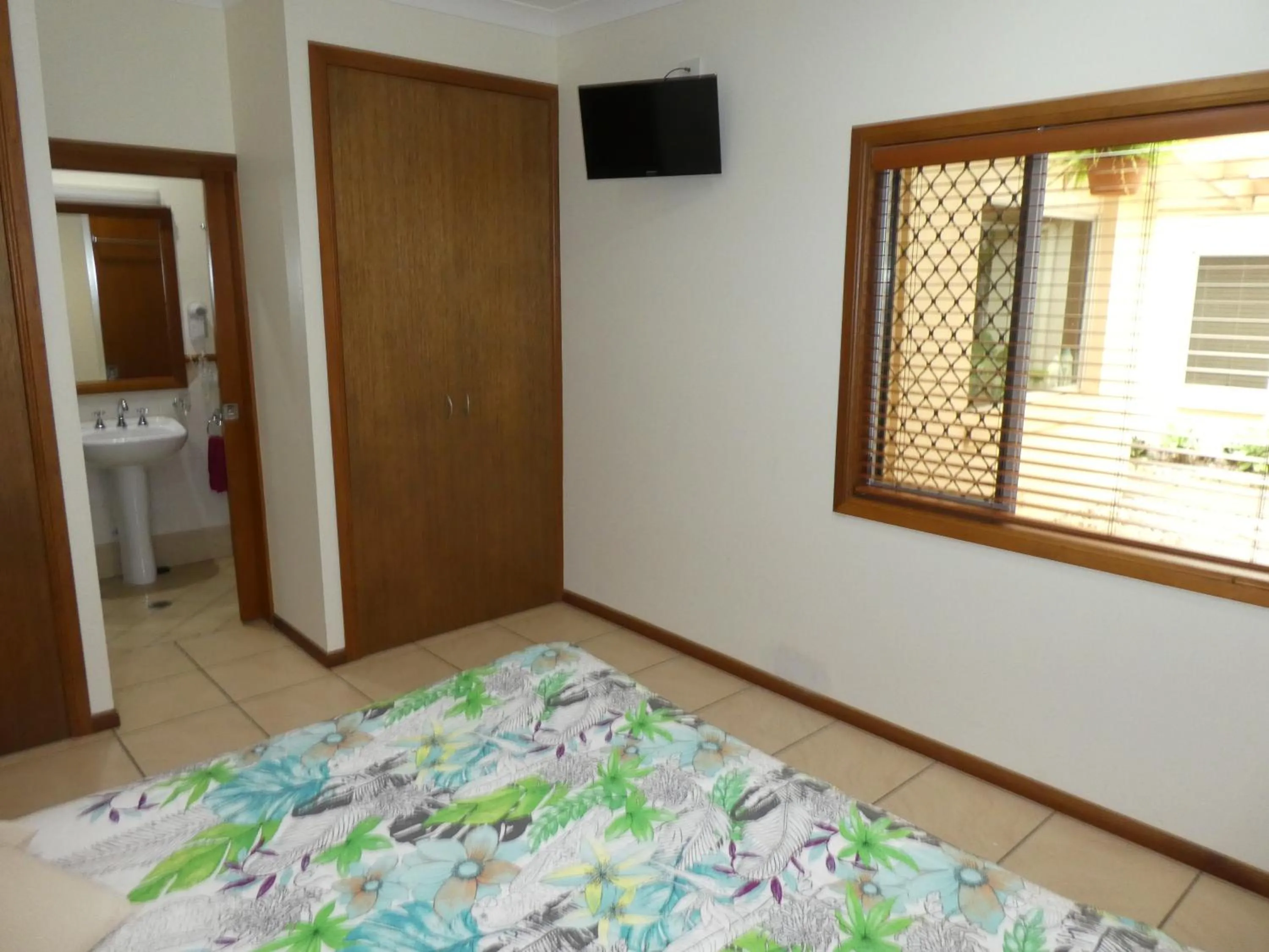 Bed in The Summit Rainforest Retreat