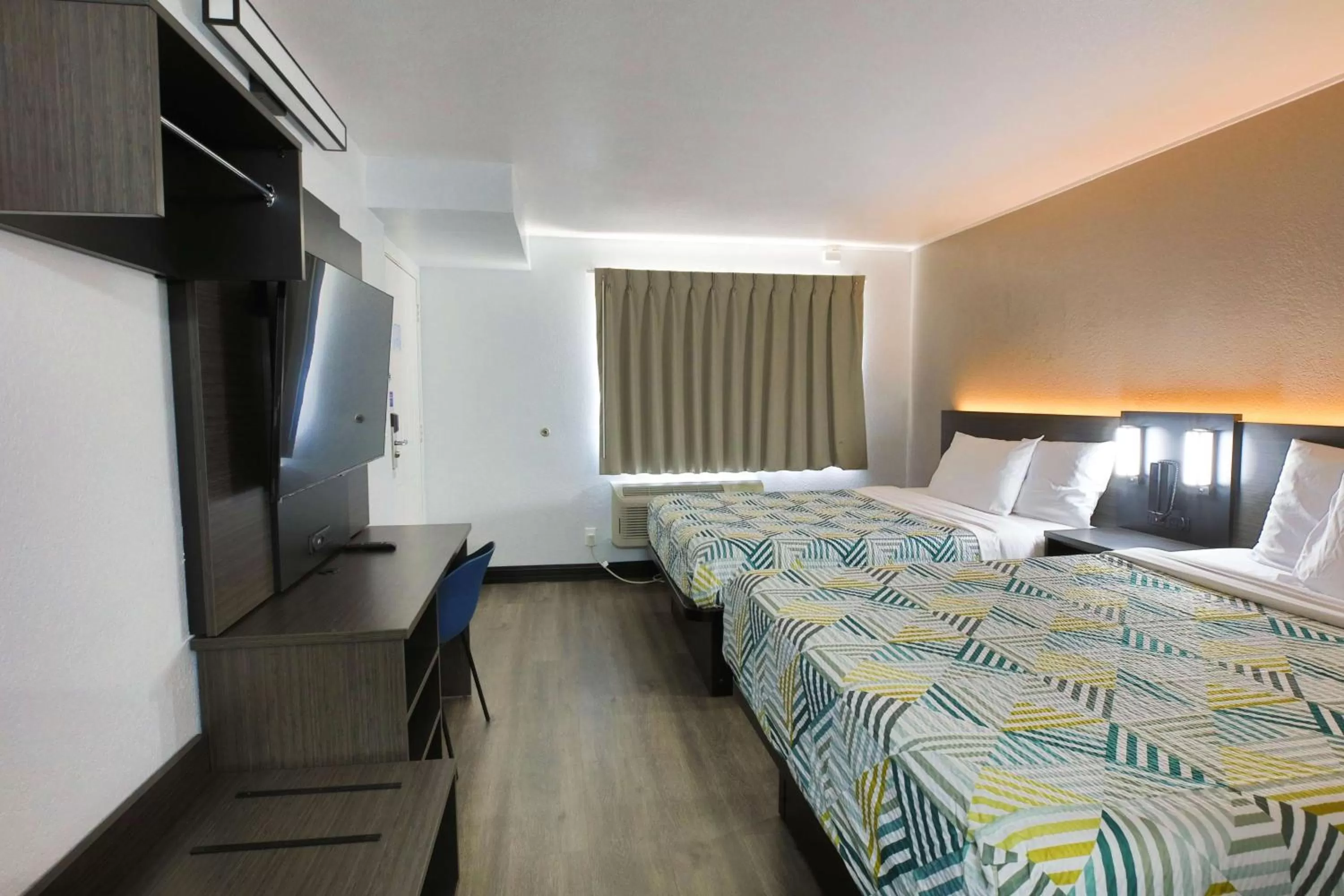 Bedroom, Bed in Motel 6-Sacramento, CA - Central