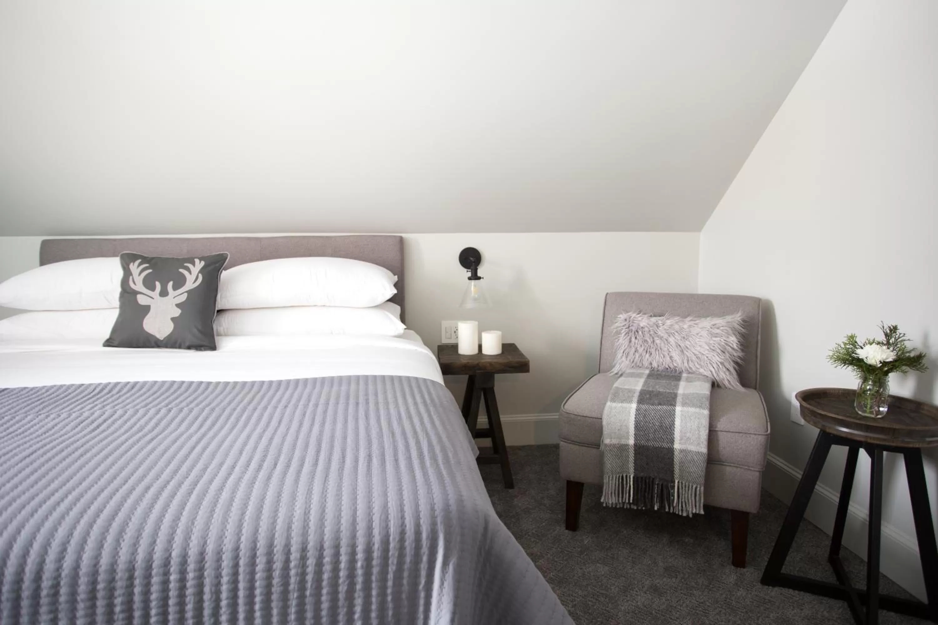 Bedroom, Bed in Mountain Meadows Lodge