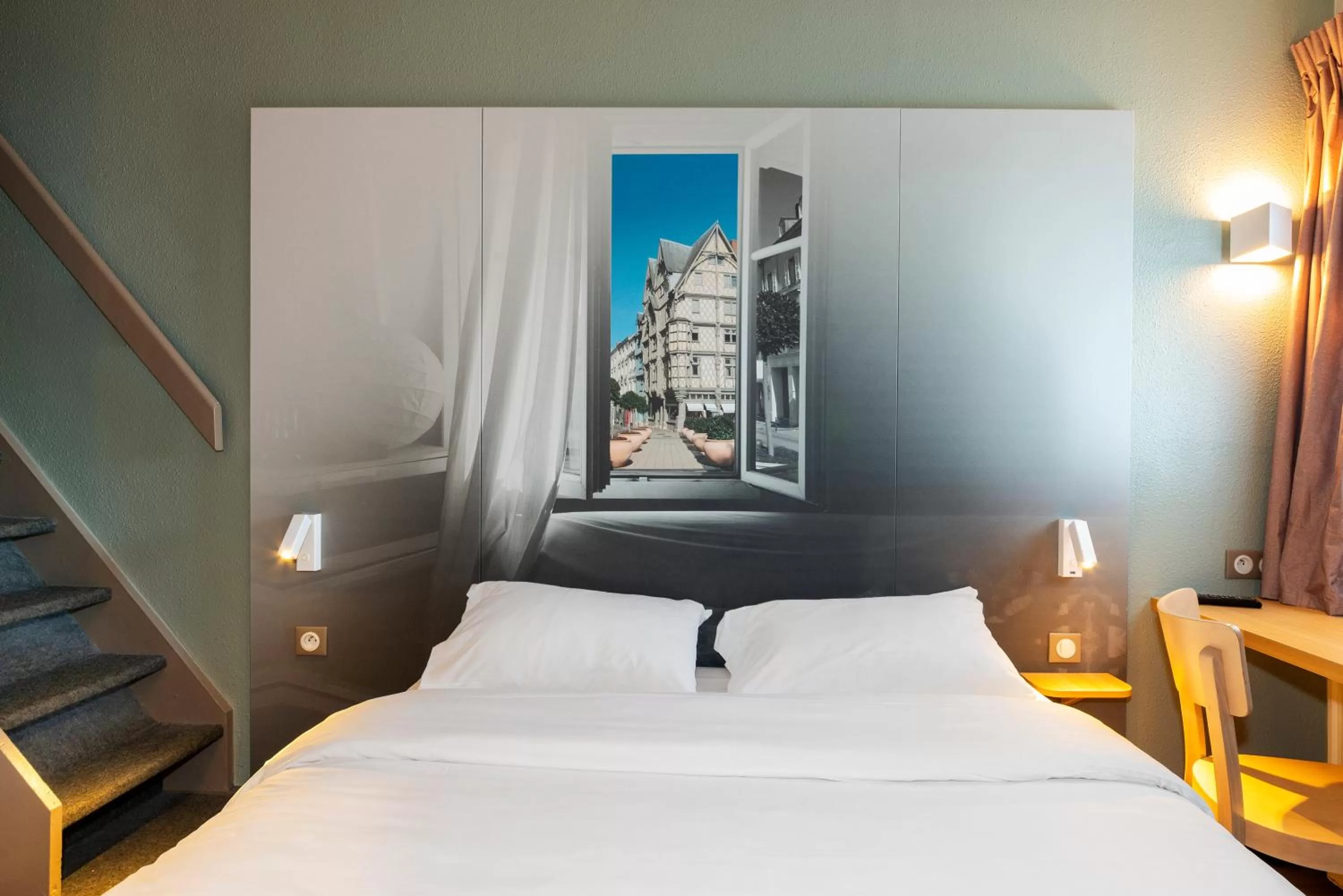 Bedroom, Bed in B&B HOTEL Angers 1 Beaucouzé