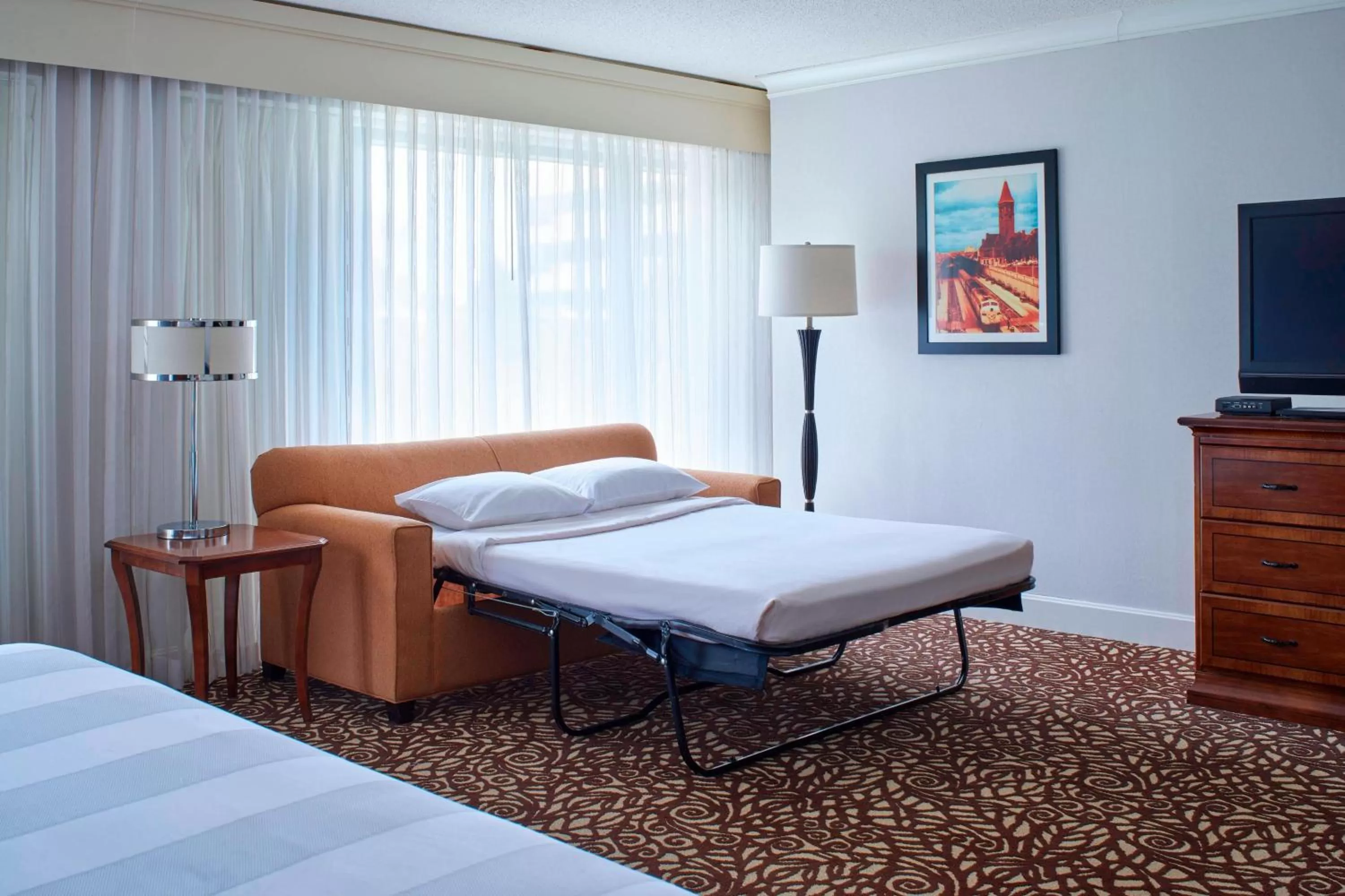 Photo of the whole room, Bed in Milwaukee Marriott West