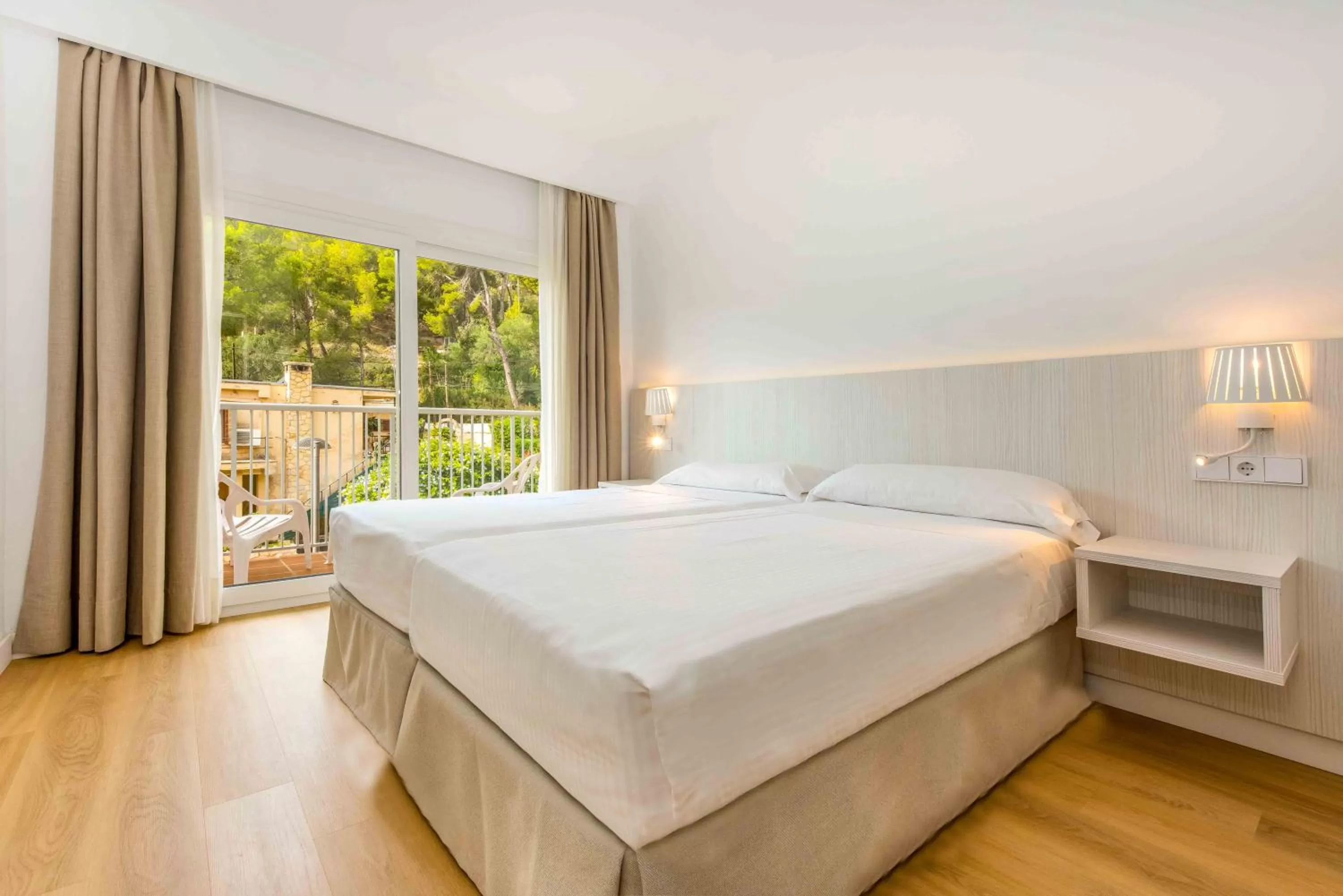 Photo of the whole room, Bed in Valentin Park Club