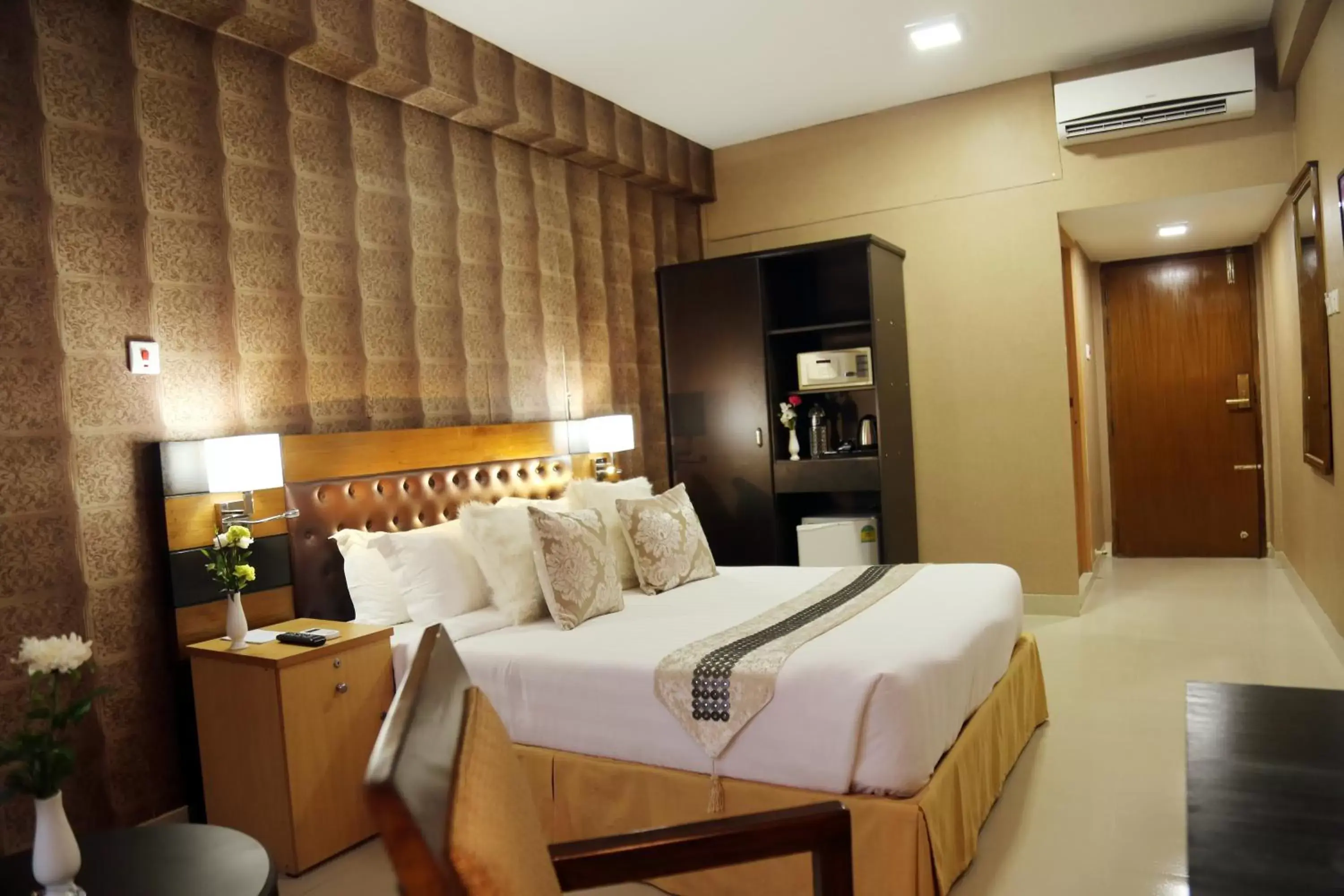 Superior Double Room in Civic Inn Superior Double Room in Civic Inn