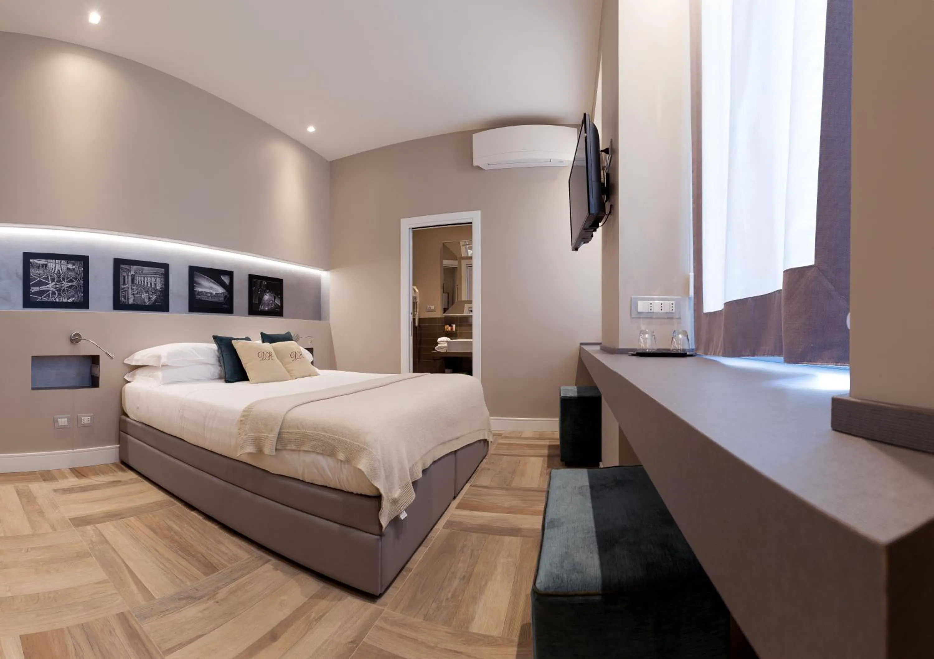 Photo of the whole room, Bed in Deseo Home