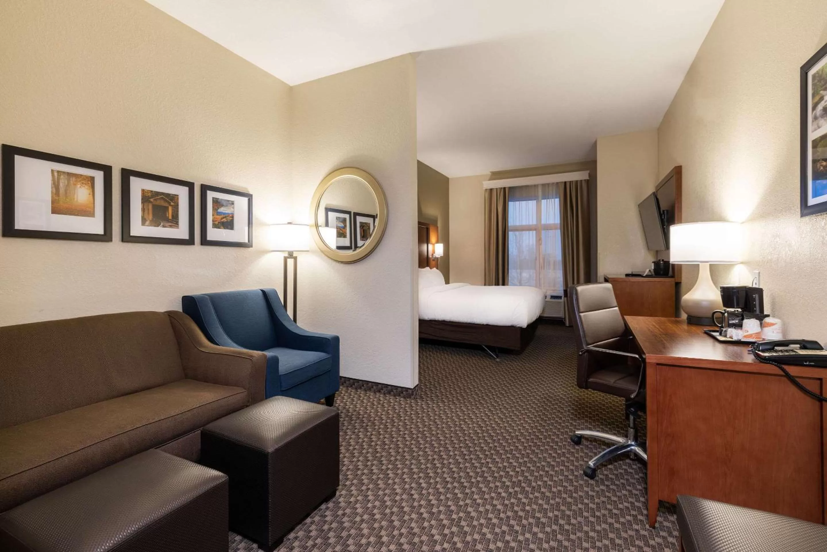 King Suite - Non-Smoking in Comfort Suites Troy-I75