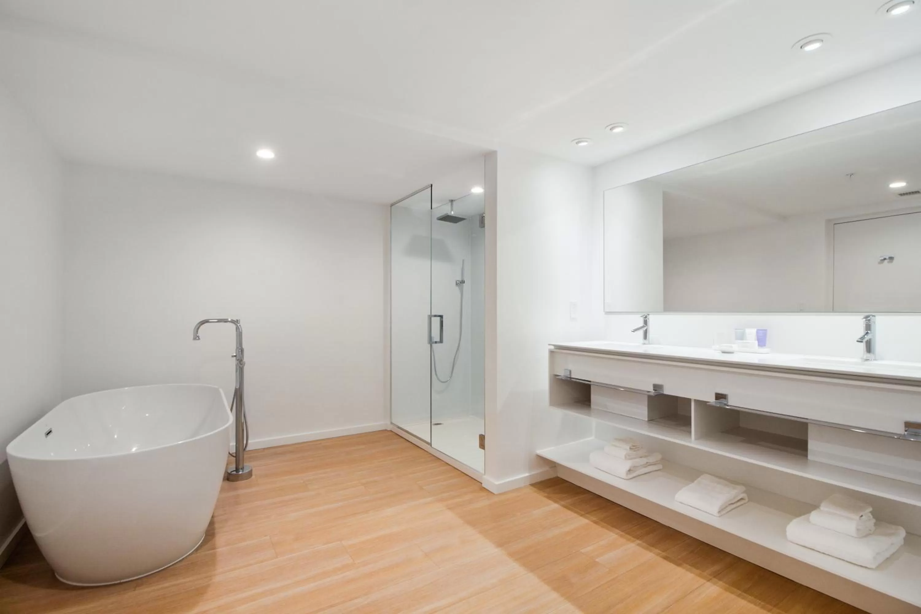 Shower in Beach Haus Bal Harbour