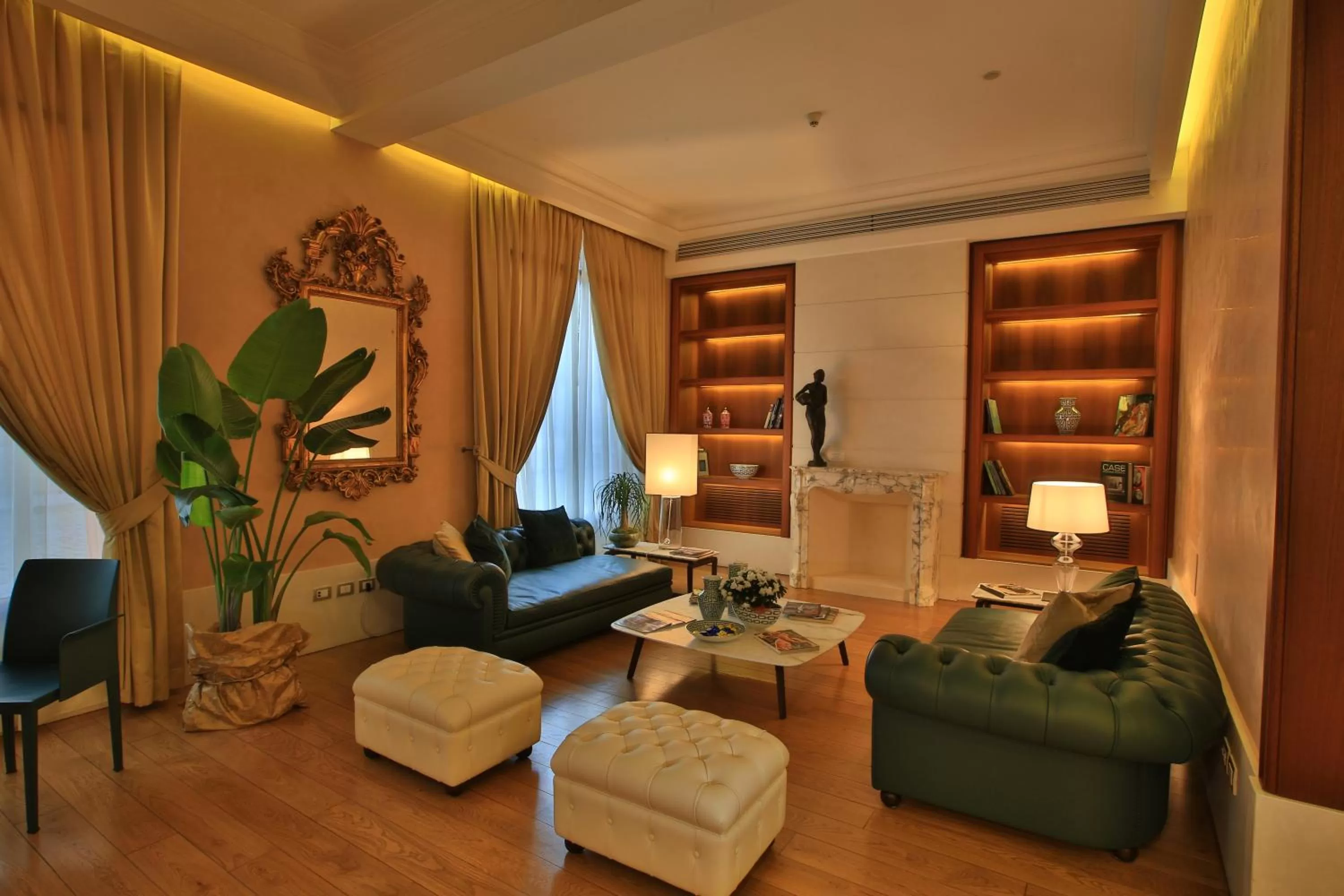 Communal lounge/ TV room in Hotel Rua Frati 48 in San Francesco