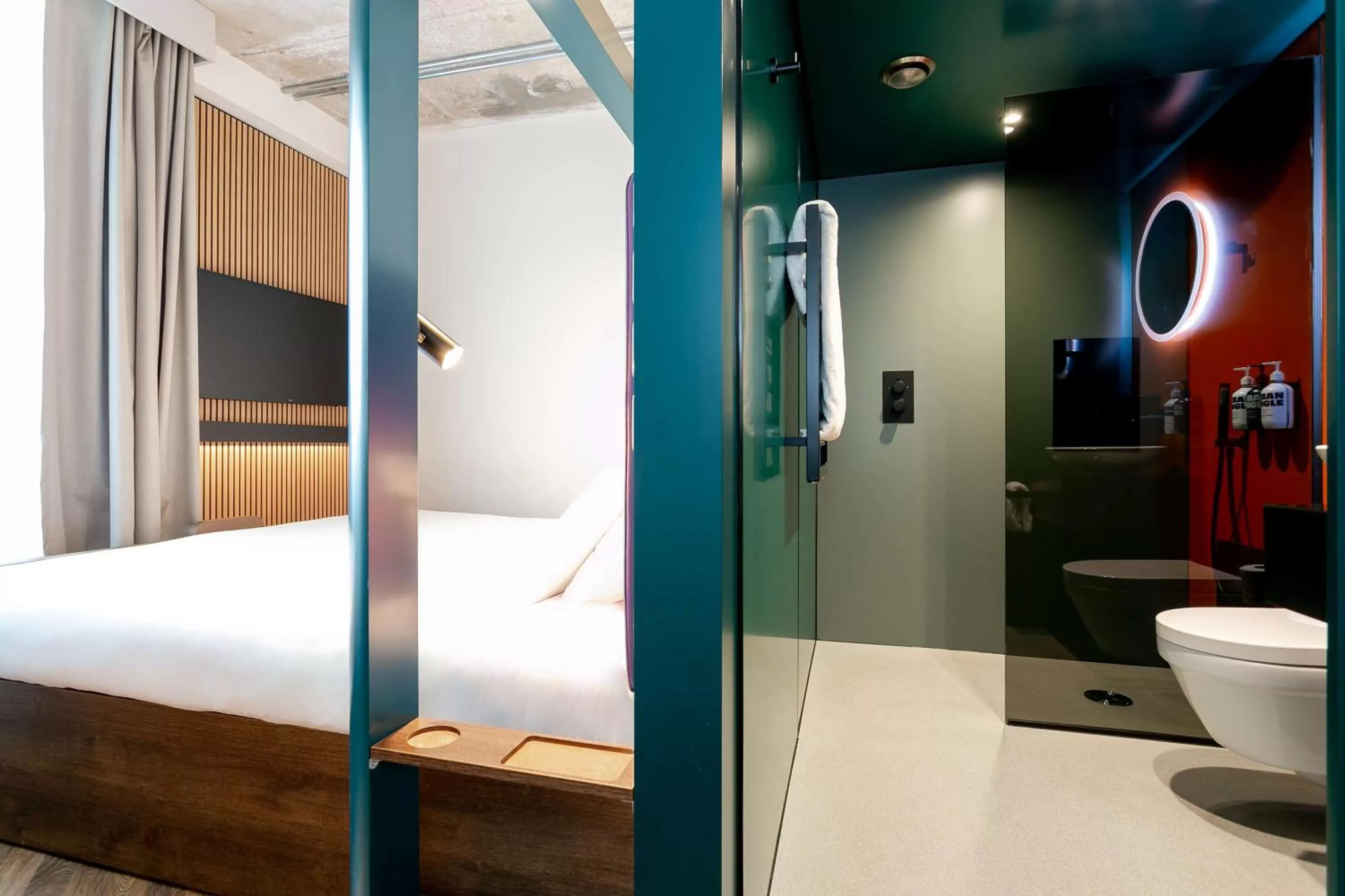 Bedroom, Bed in YOTEL Manchester Deansgate