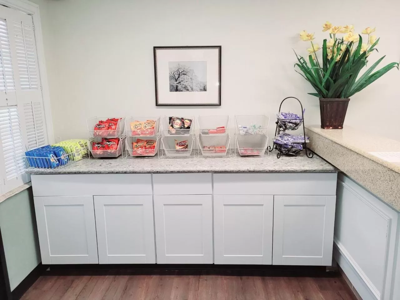 Kitchen or kitchenette in Best Price Motel & Suites