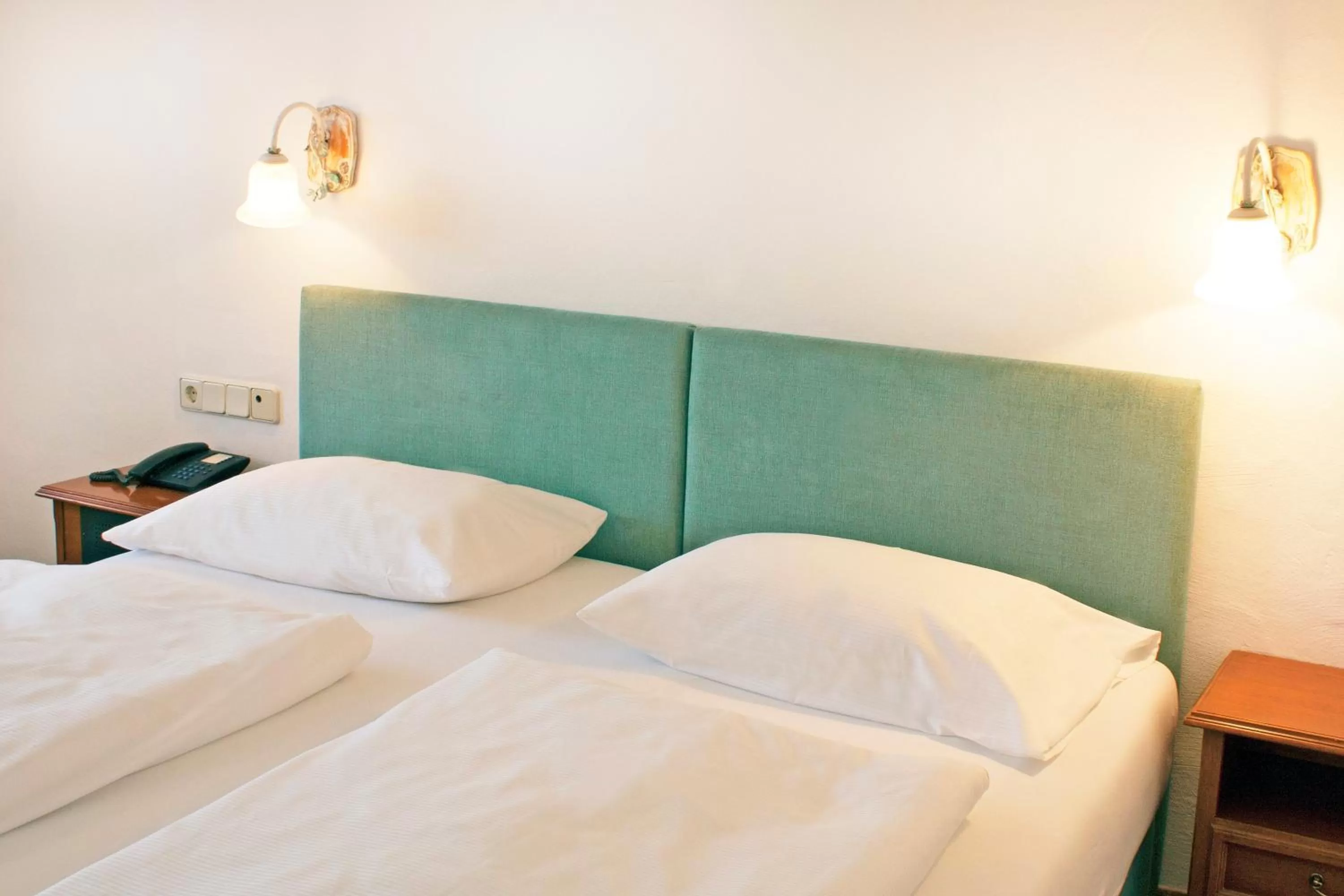 Photo of the whole room, Bed in Hotel Bayerischer Hof