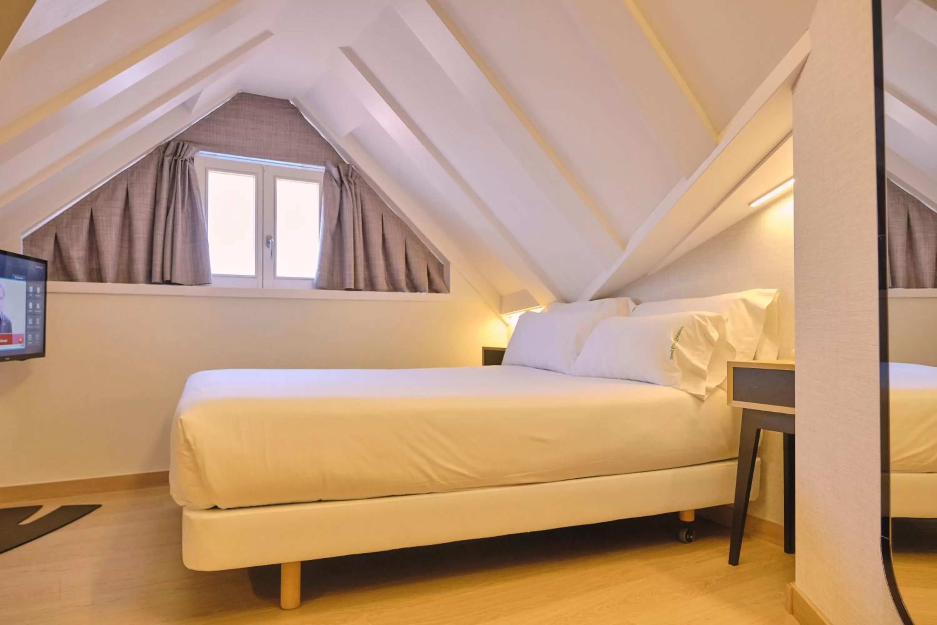 TV and multimedia, Bed in Hotel Praza Quintana