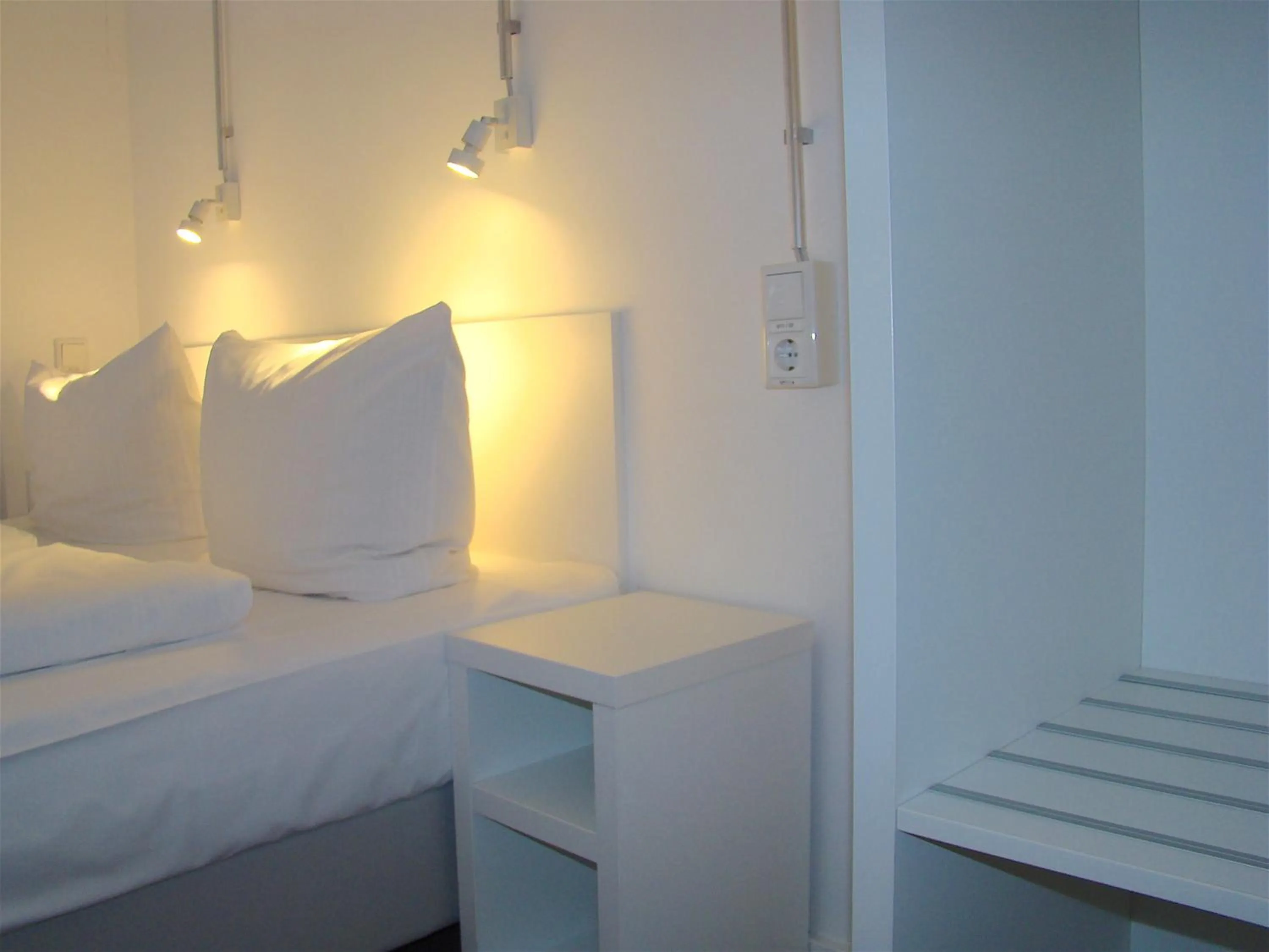 Bedroom, Bed in BNB near Brandenburg Gate - Rooms & Apartments