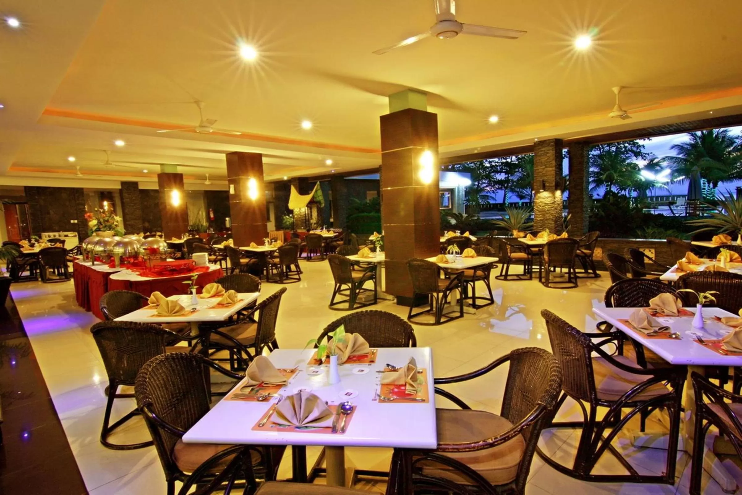 Restaurant/places to eat in Pangeran Beach Hotel