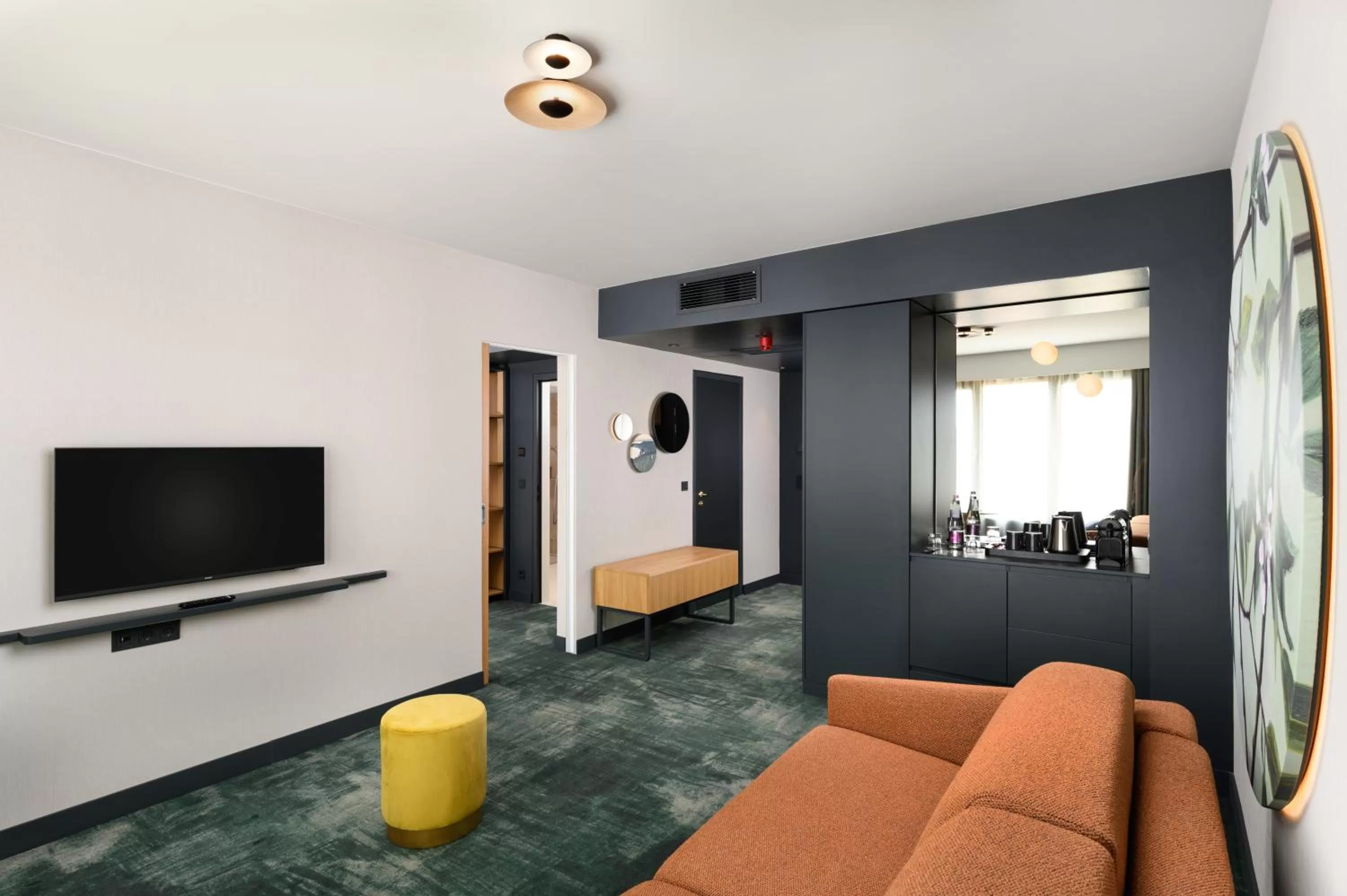 Communal lounge/ TV room in Mercure Debrecen