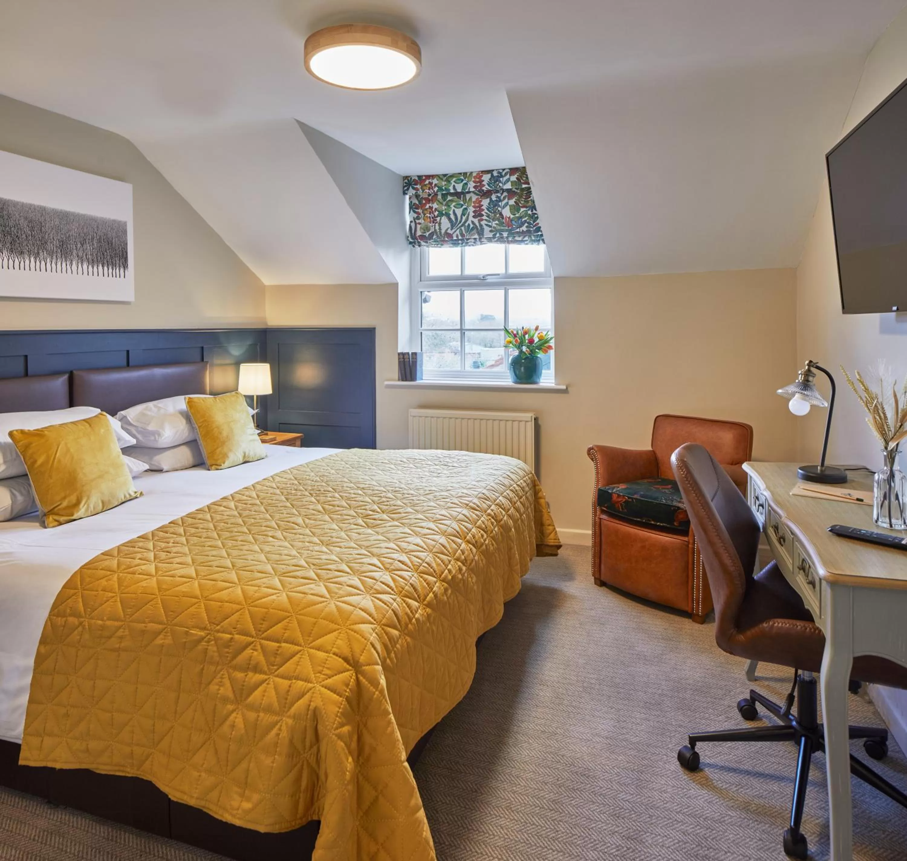 TV and multimedia in Full Moon Inn Rudge