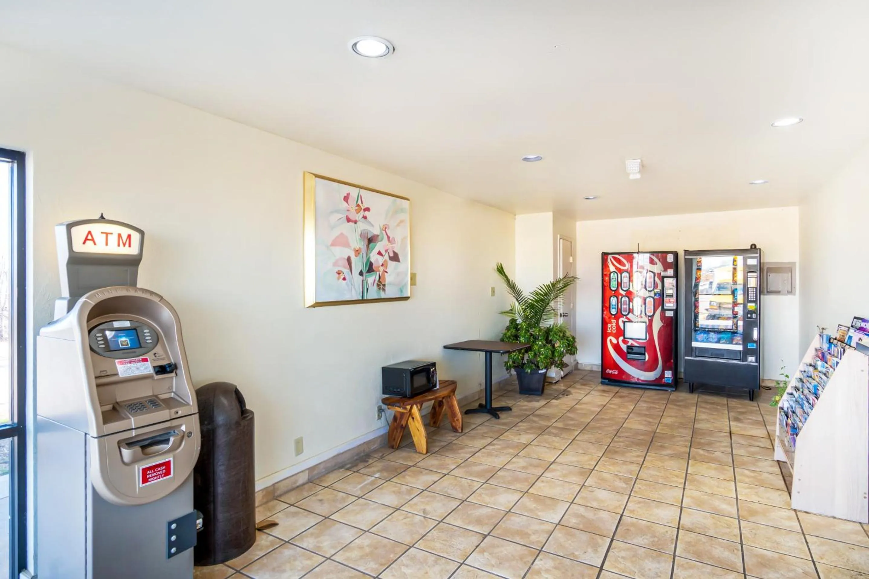 Lobby or reception in OYO Hotel Oklahoma City Northeast