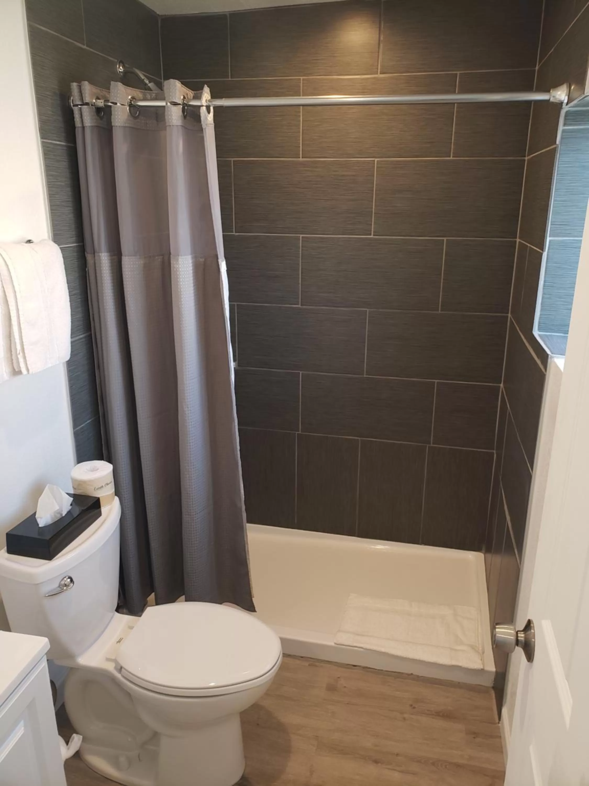 Bathroom in Deluxe Inn