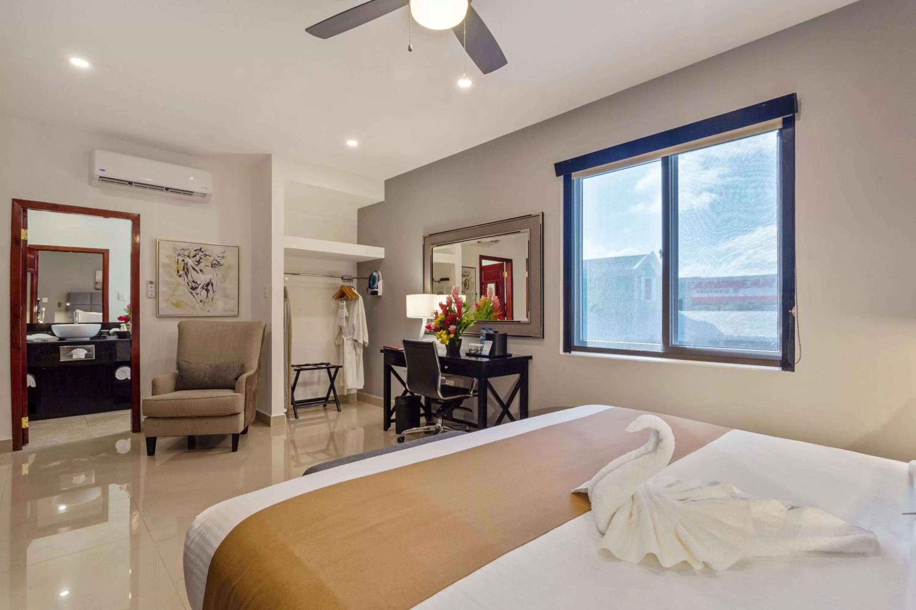 Bedroom, Bed in Best Western Plus Belize Biltmore Plaza