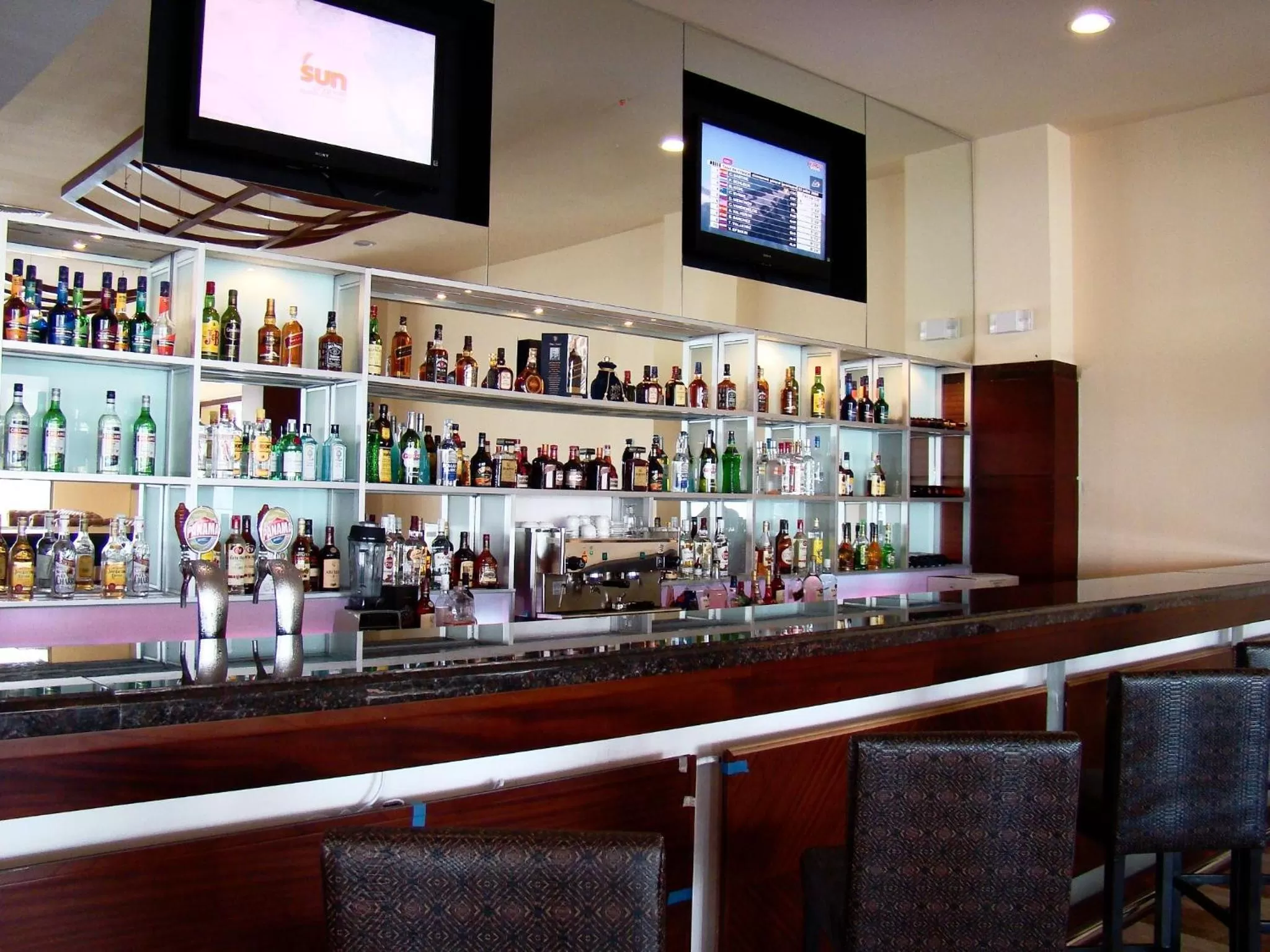 Communal lounge/ TV room in Radisson Colon 2,000 Hotel & Casino