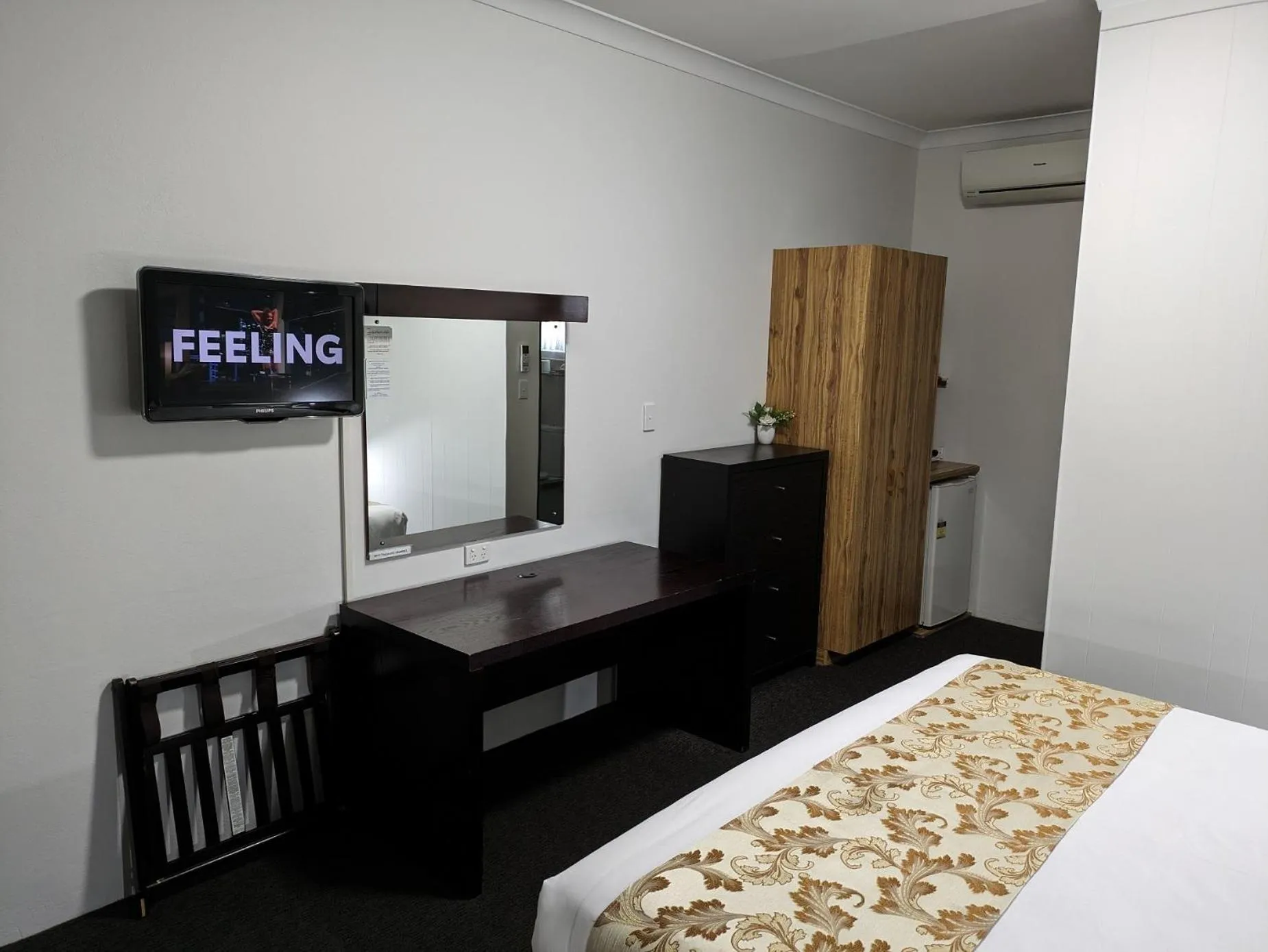 Photo of the whole room, Bed in Country Lodge Motor Inn