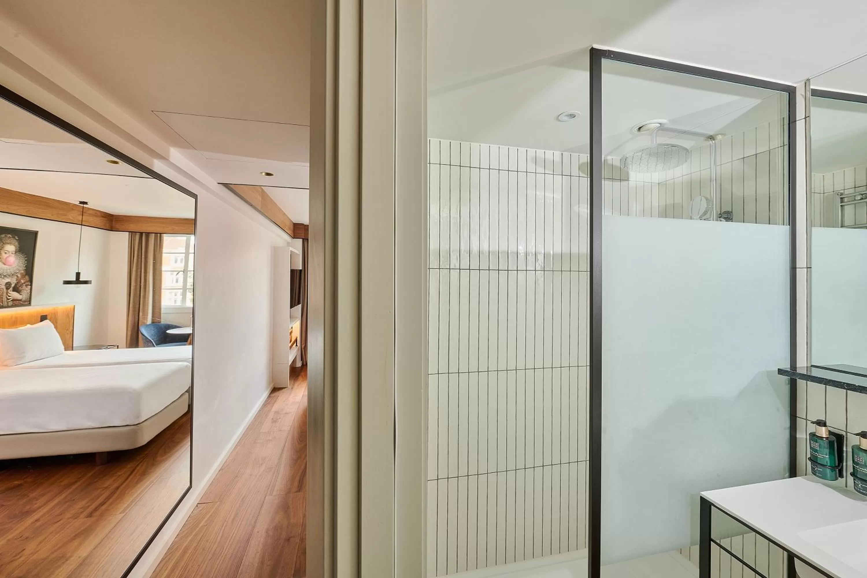 Shower, Bed in Melia White House Hotel