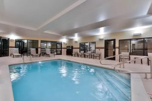 Swimming pool in Courtyard by Marriott St Louis Chesterfield