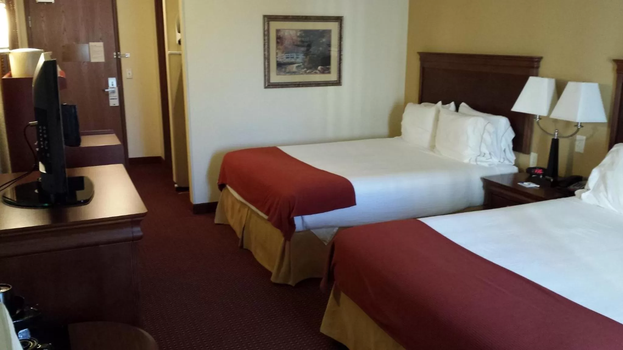 Photo of the whole room, Bed in Holiday Inn Express Airport East by IHG
