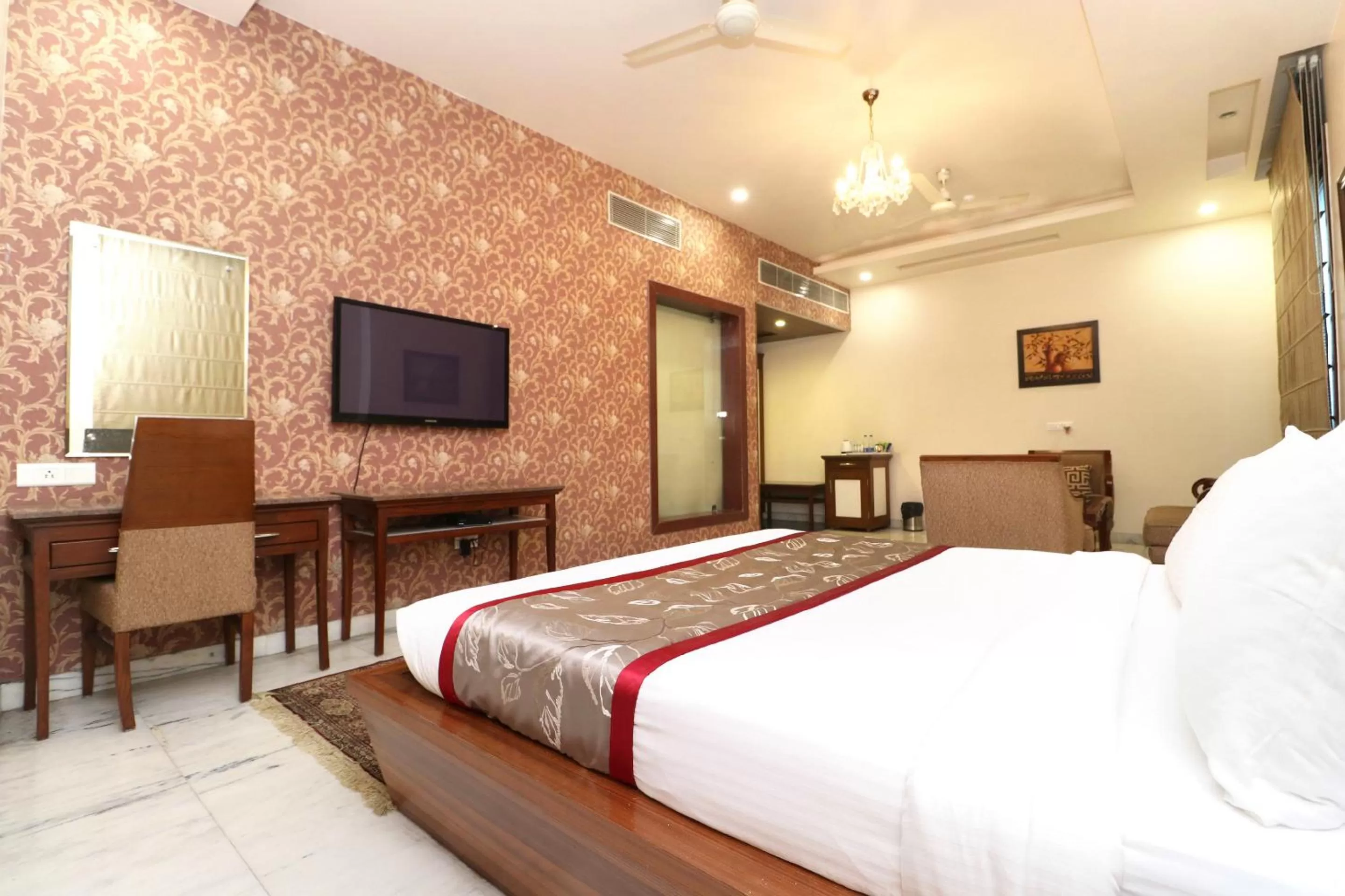 Photo of the whole room, Bed in Hotel Leela Grande