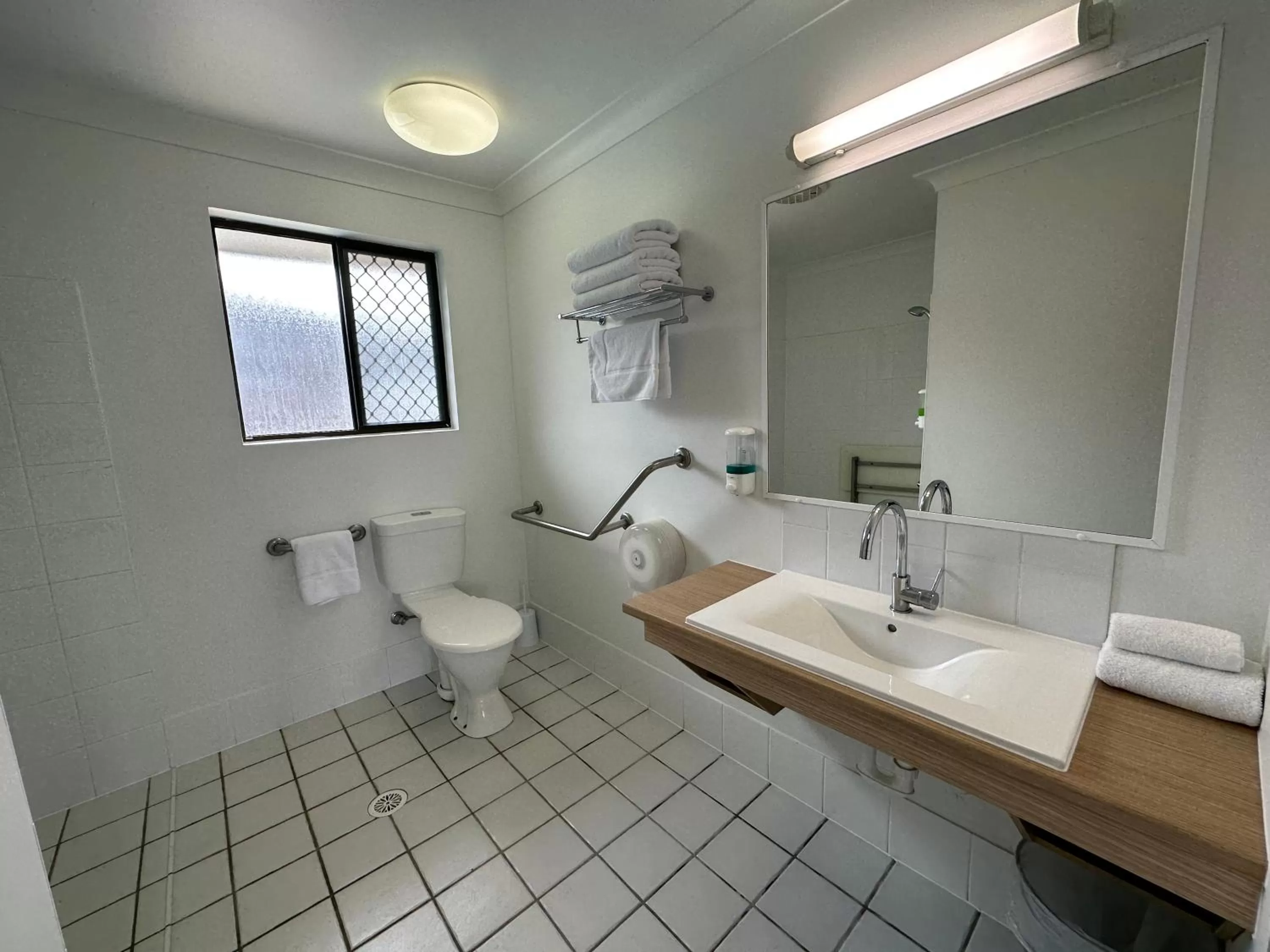 Toilet in Logan City Motor Inn