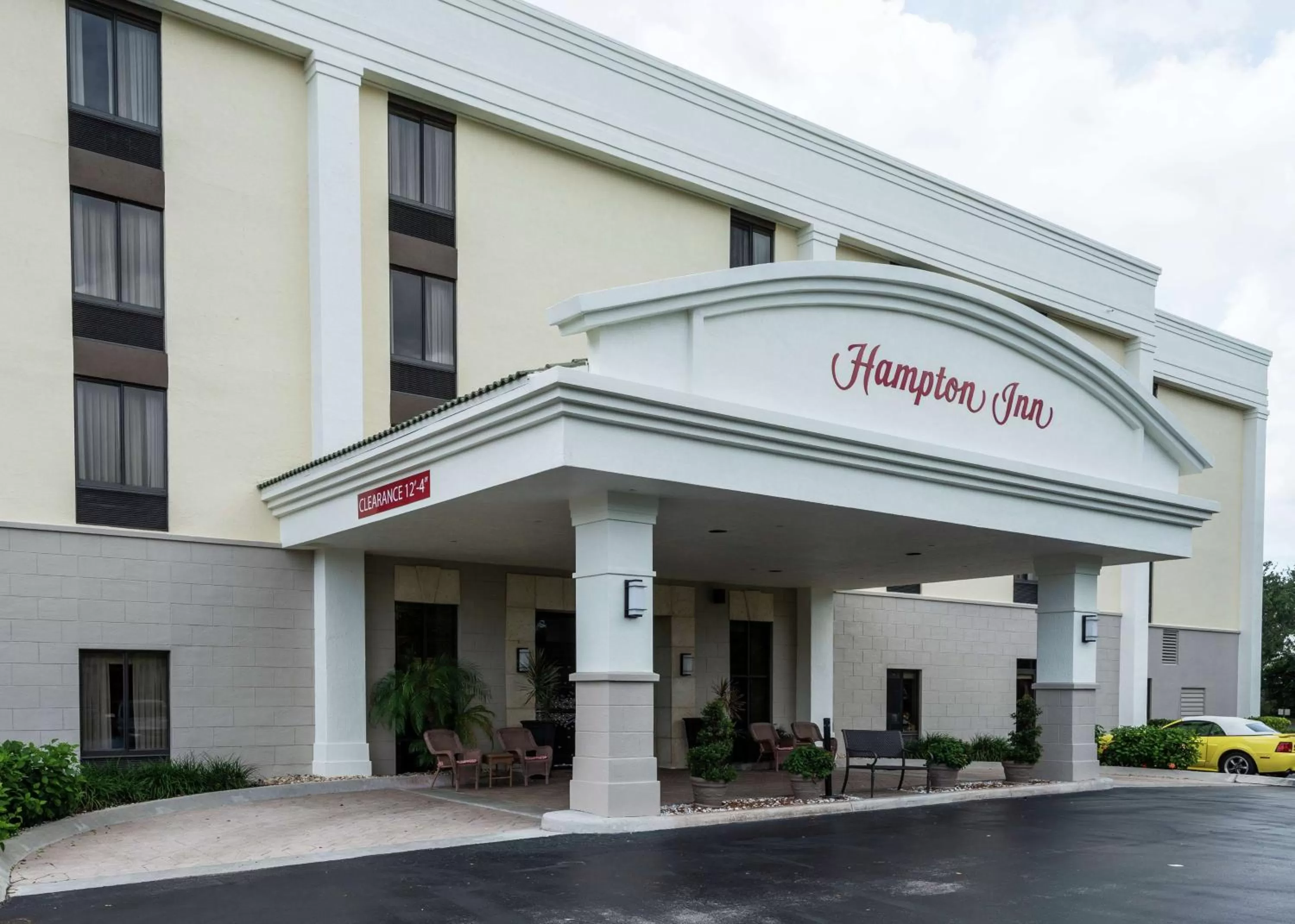 Property building in Hampton Inn Boca Raton