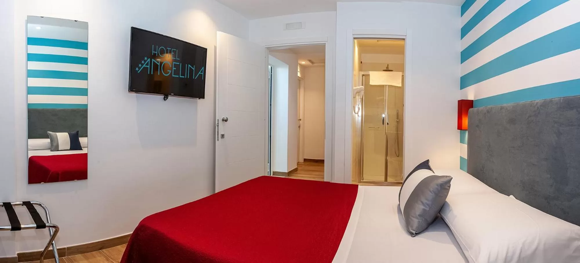 View (from property/room), Bed in Hotel Angelina