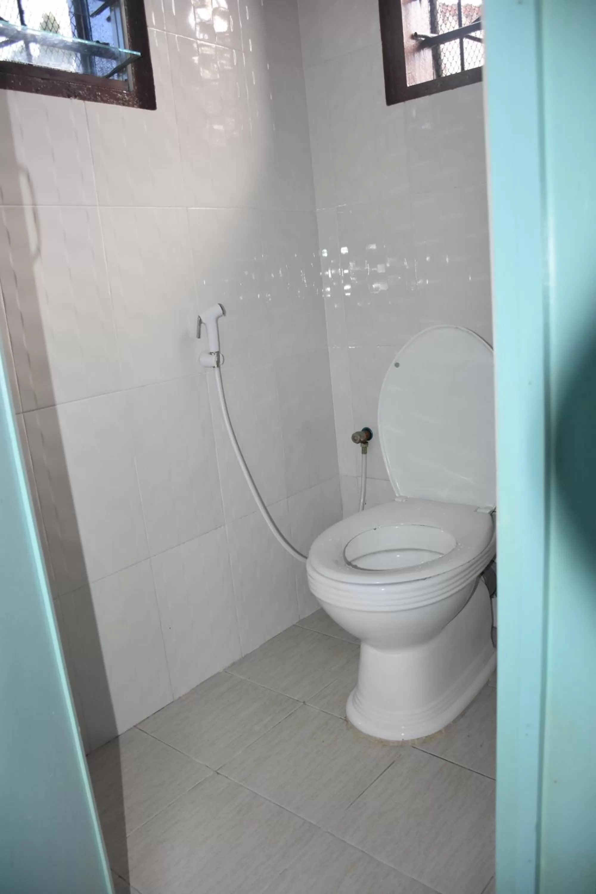 Toilet in L&J Modern Backpackers Kinondoni