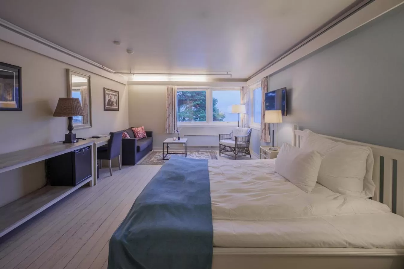 Bedroom, Bed in Strand Hotel Fevik - by Classic Norway Hotels