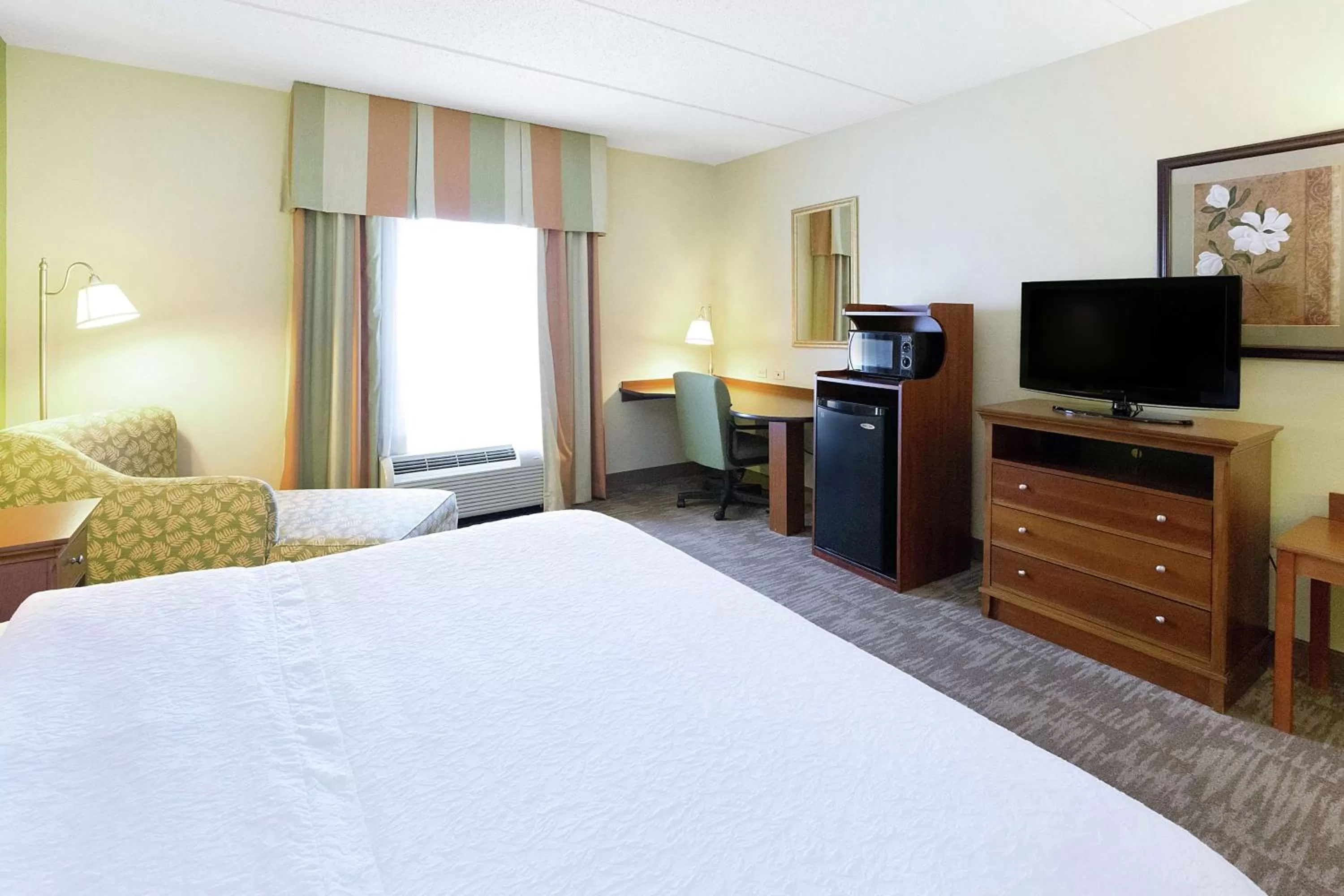 Bedroom, Bed in Hampton Inn & Suites Blairsville