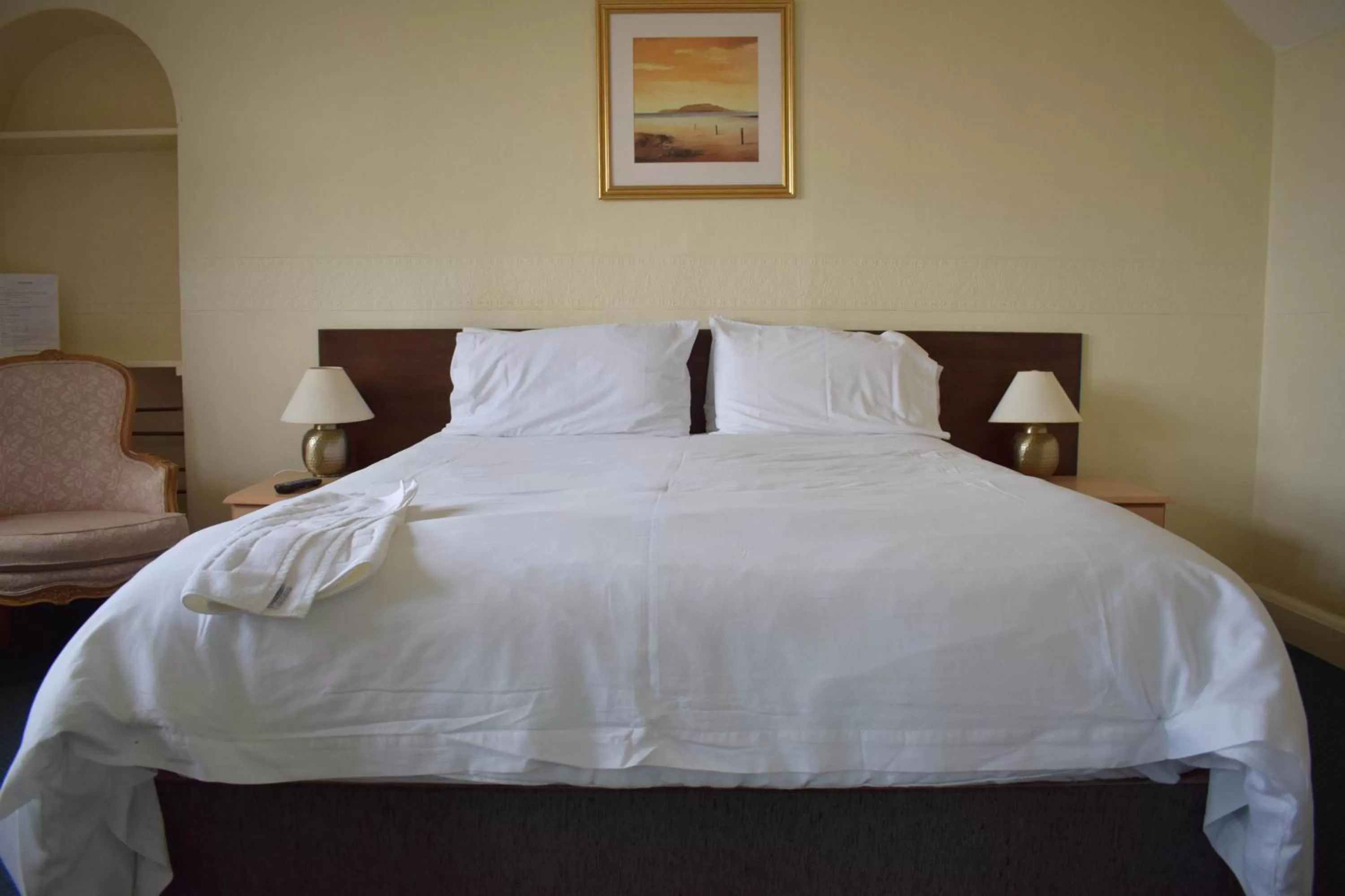 Bed in GOLF View Hotel & Macintosh Restaurant