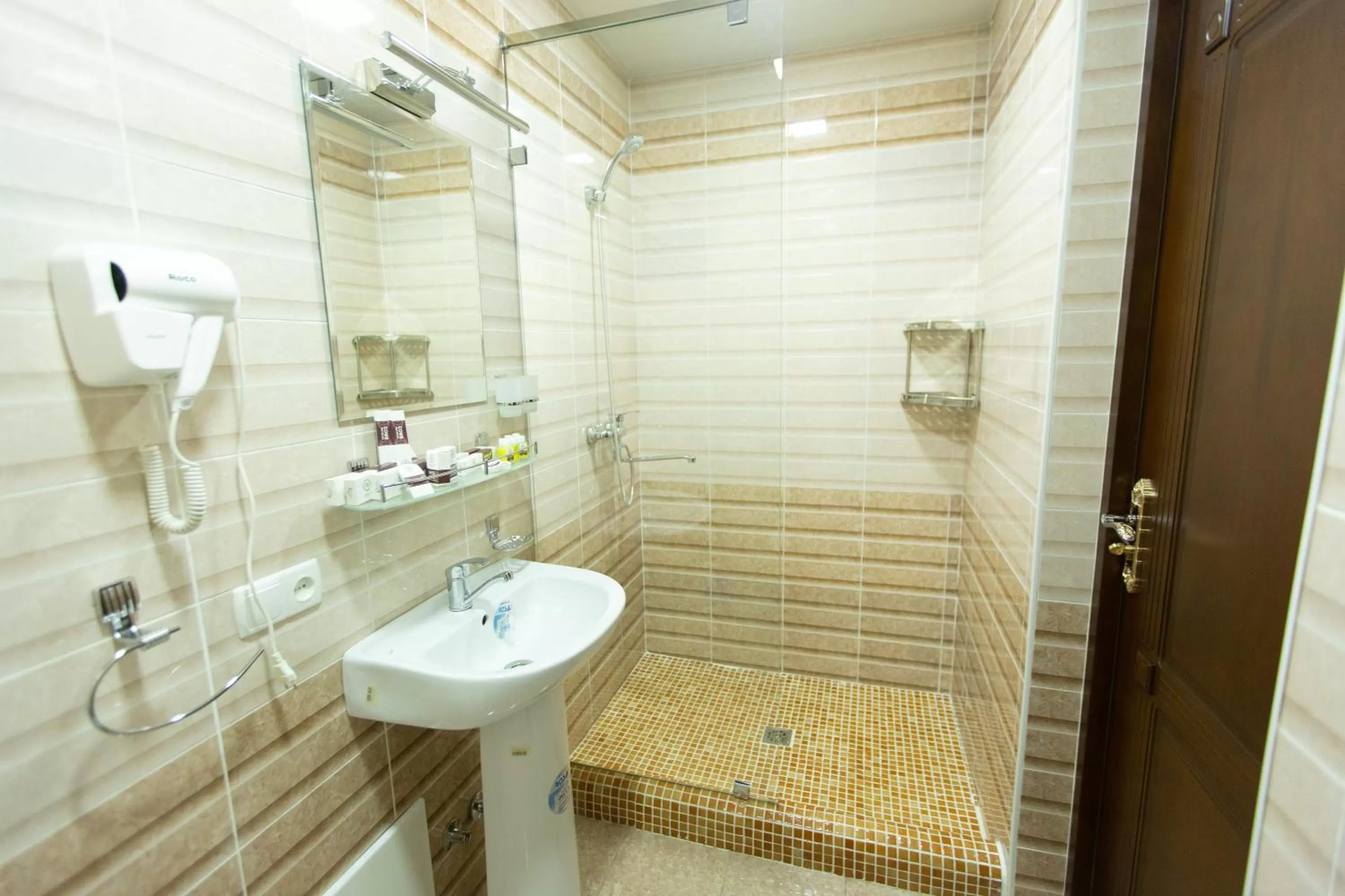 Shower in Mirzo Boutique Hotel