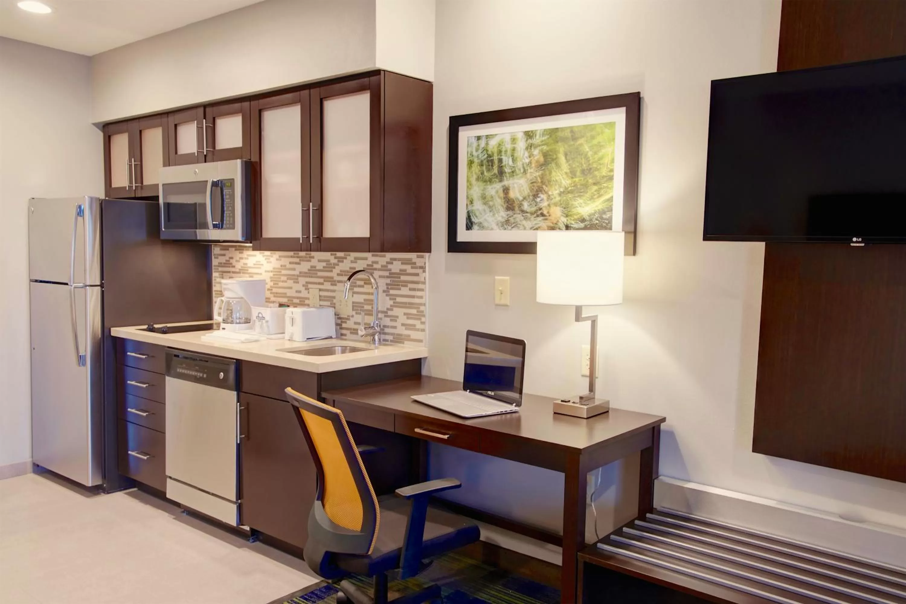 Kitchen or kitchenette in Days Inn & Suites by Wyndham Port Arthur