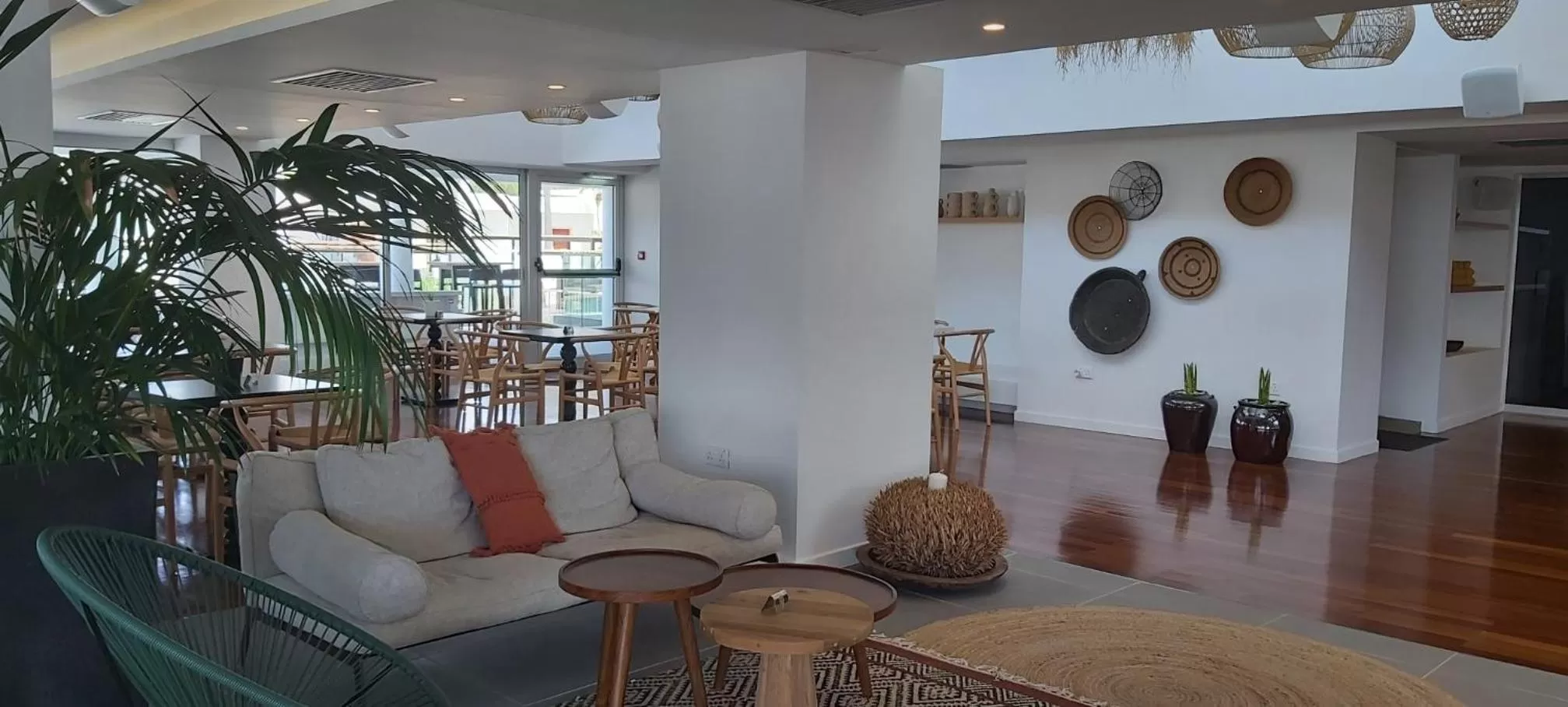 Restaurant/places to eat in Napa Mermaid Hotel & Suites