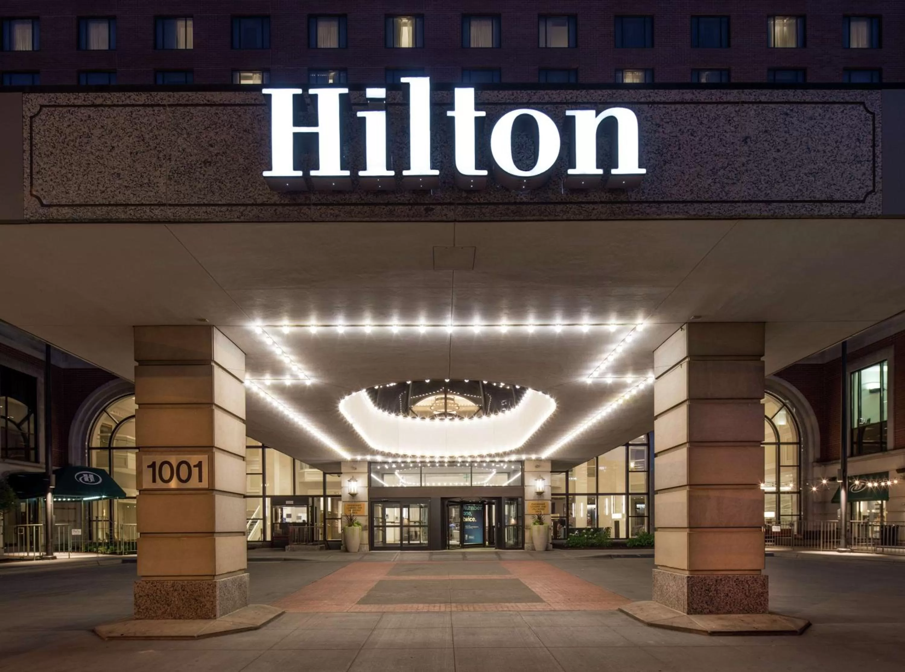 Property building in Hilton Minneapolis