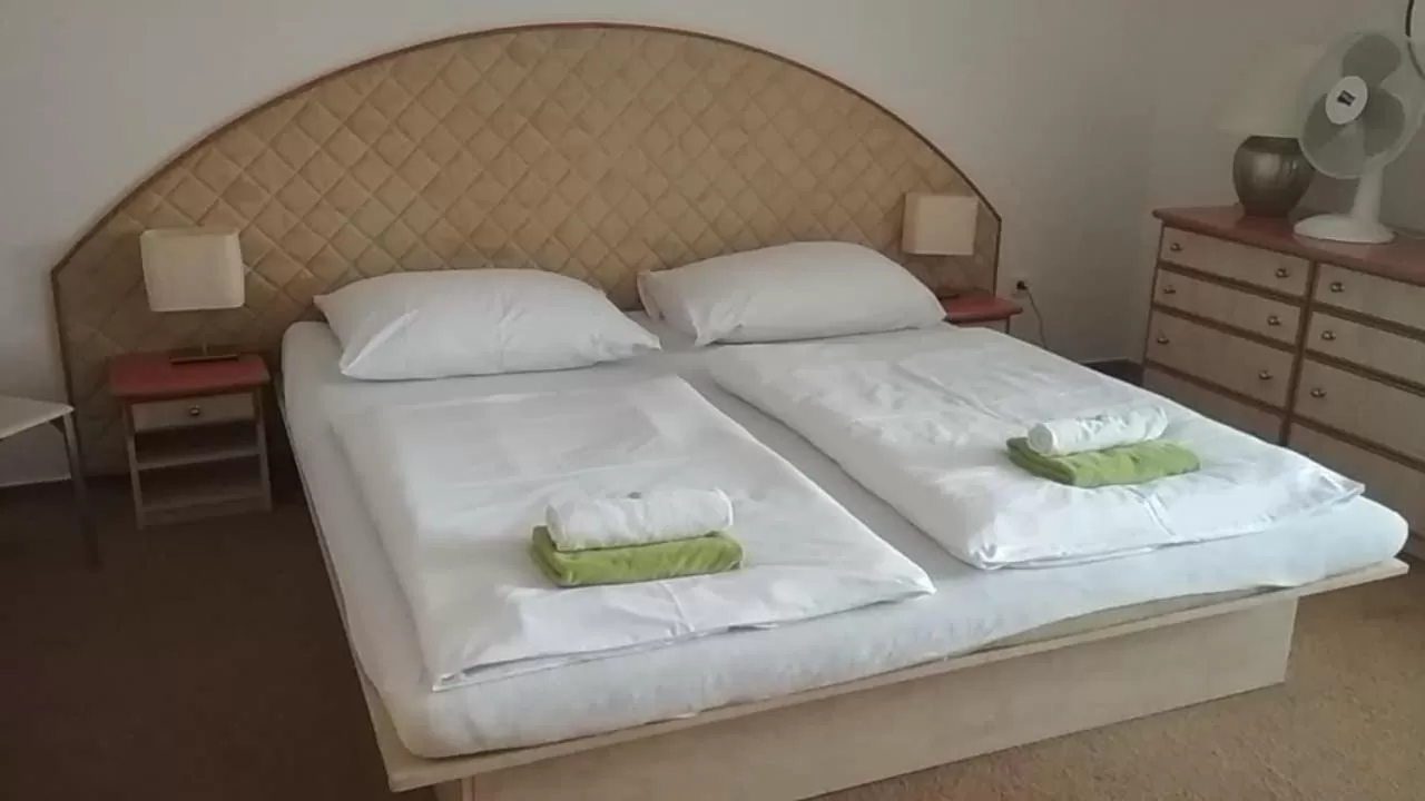 Bed in Hotel Le Café